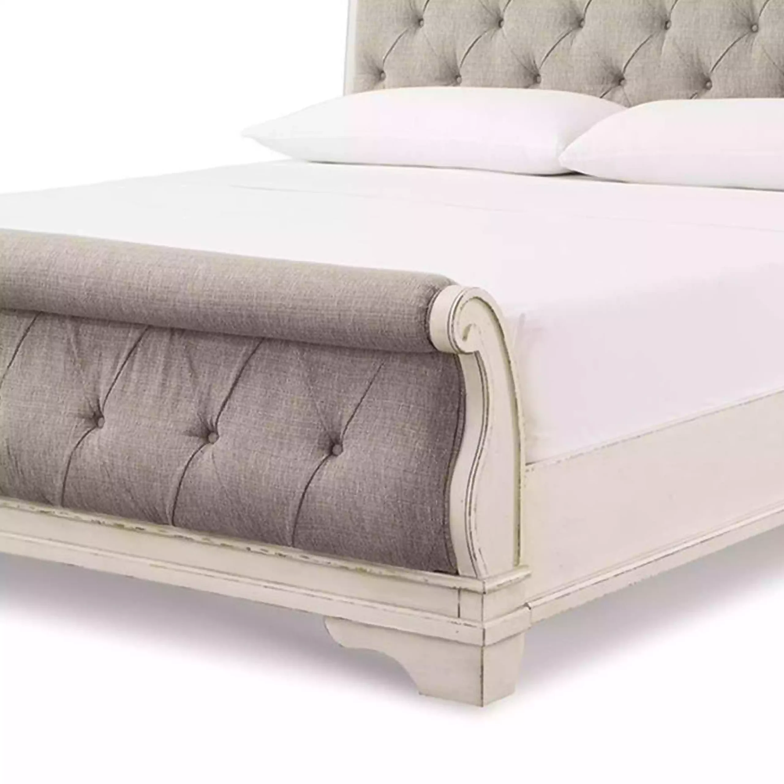 Realyn Bed Footer United Furniture