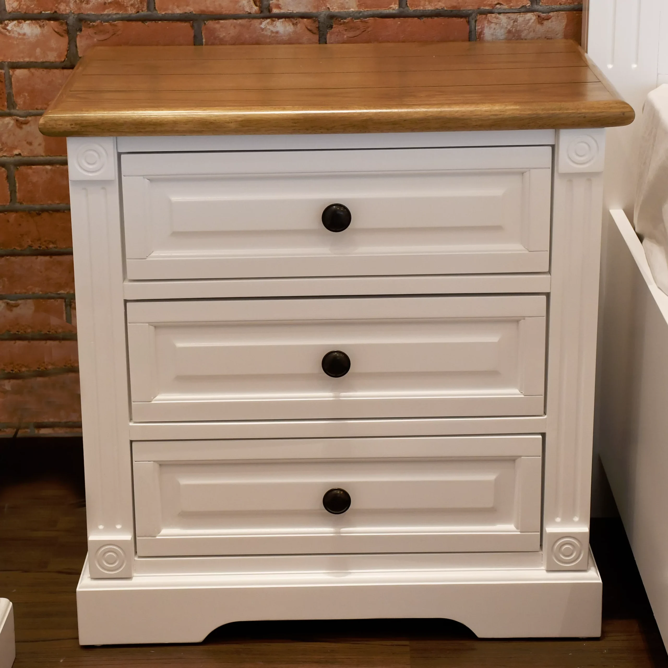 Cottage King Bed Night Stand 2 United Furniture