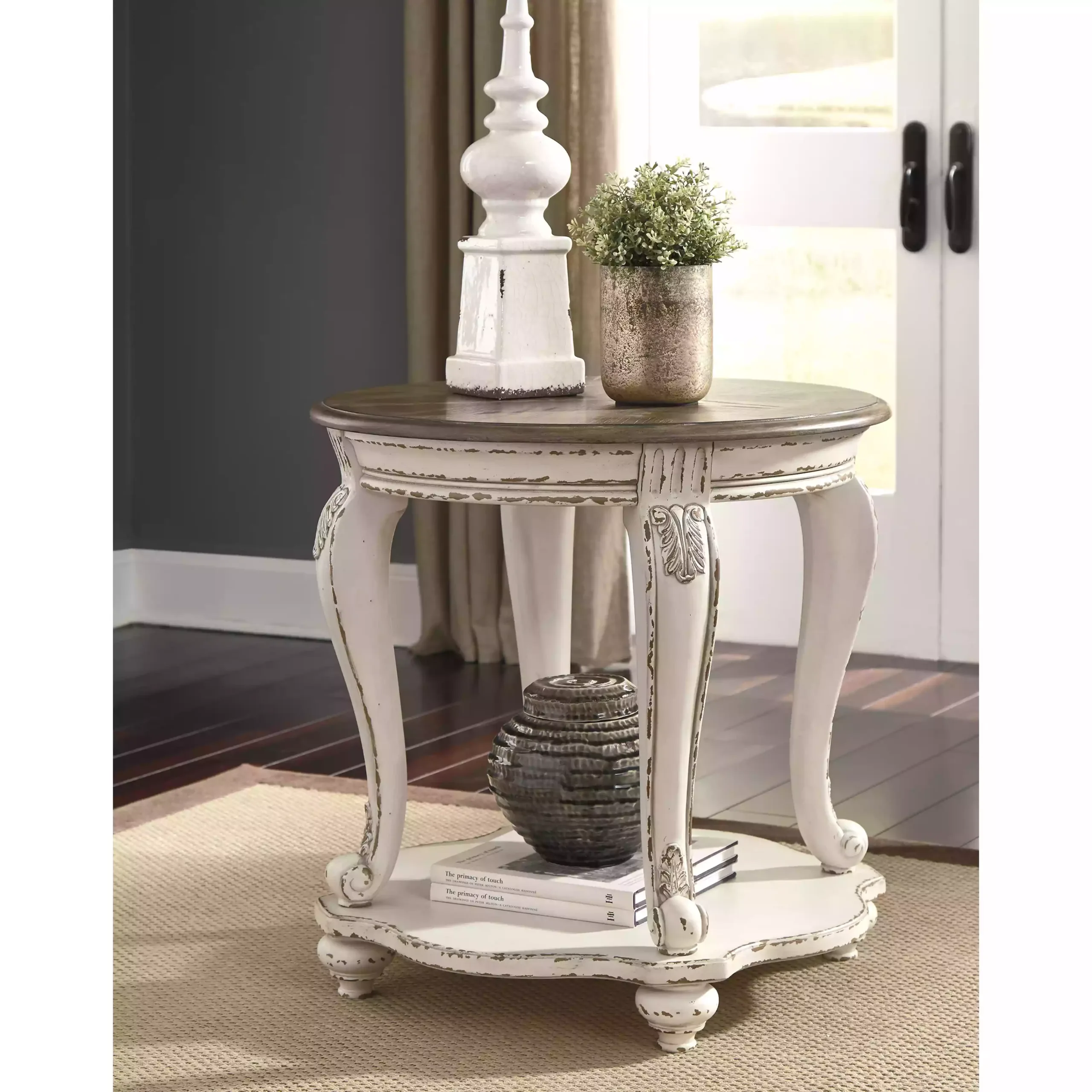 Realyn Round End Trable Bg United Furniture