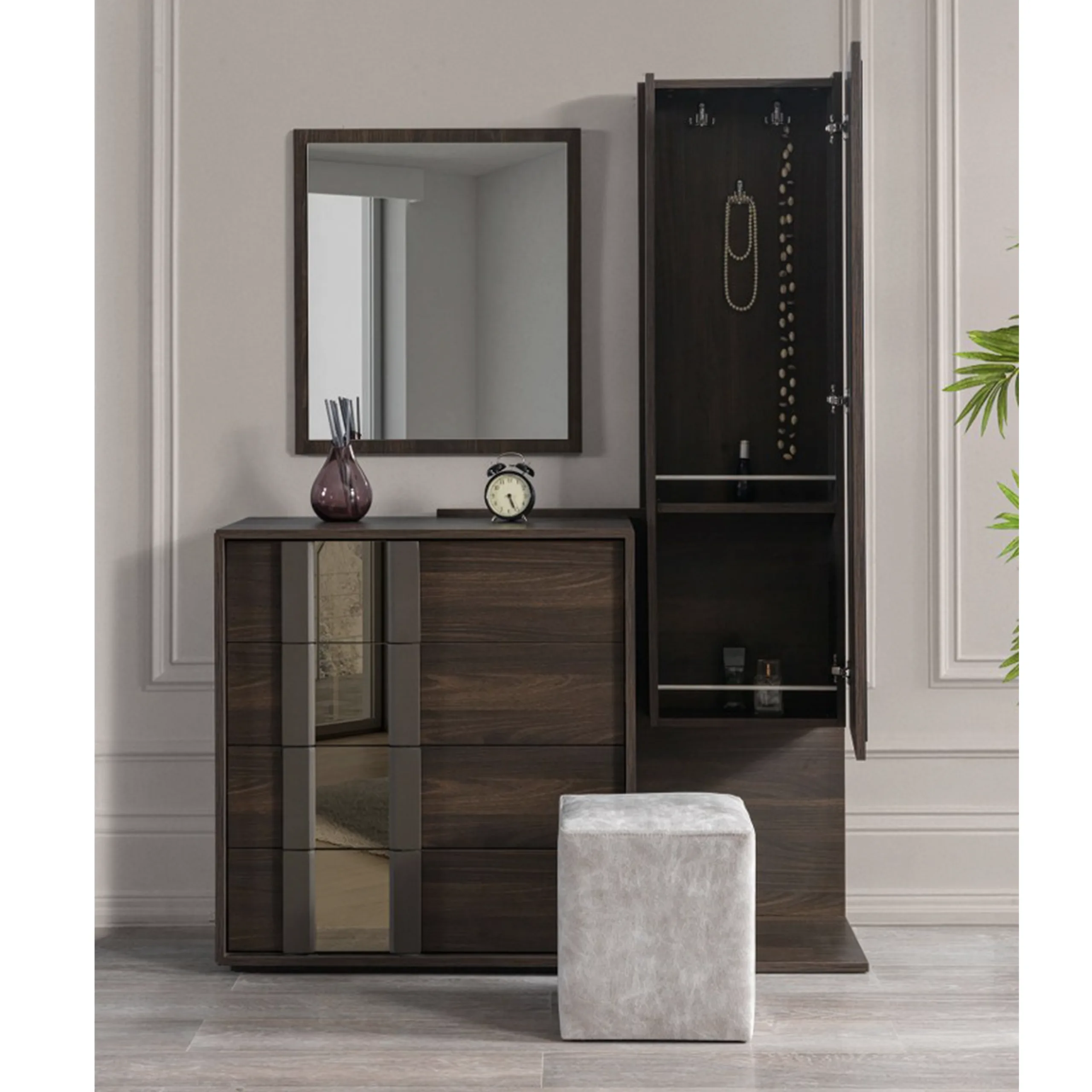 Boss Dresser Mirror 3 United Furniture