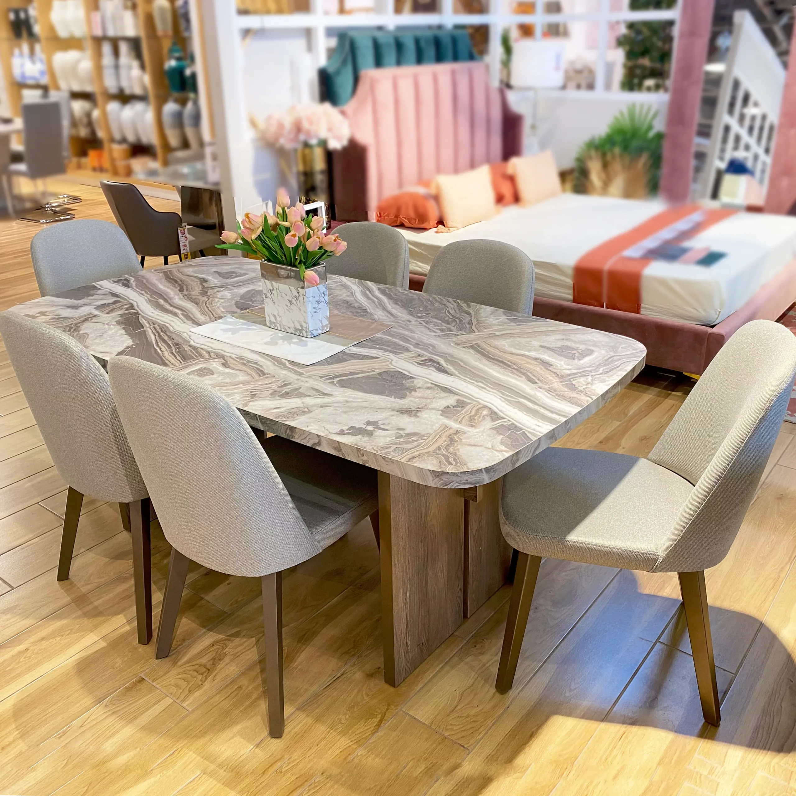 Luzzi Dining Set United Furniture