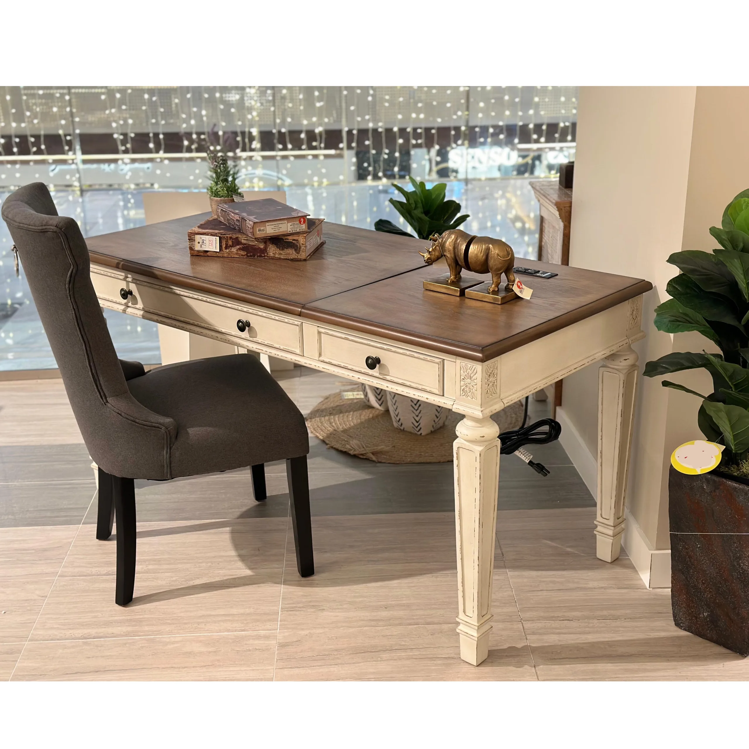 Realyn Office Desk Dis2 United Furniture