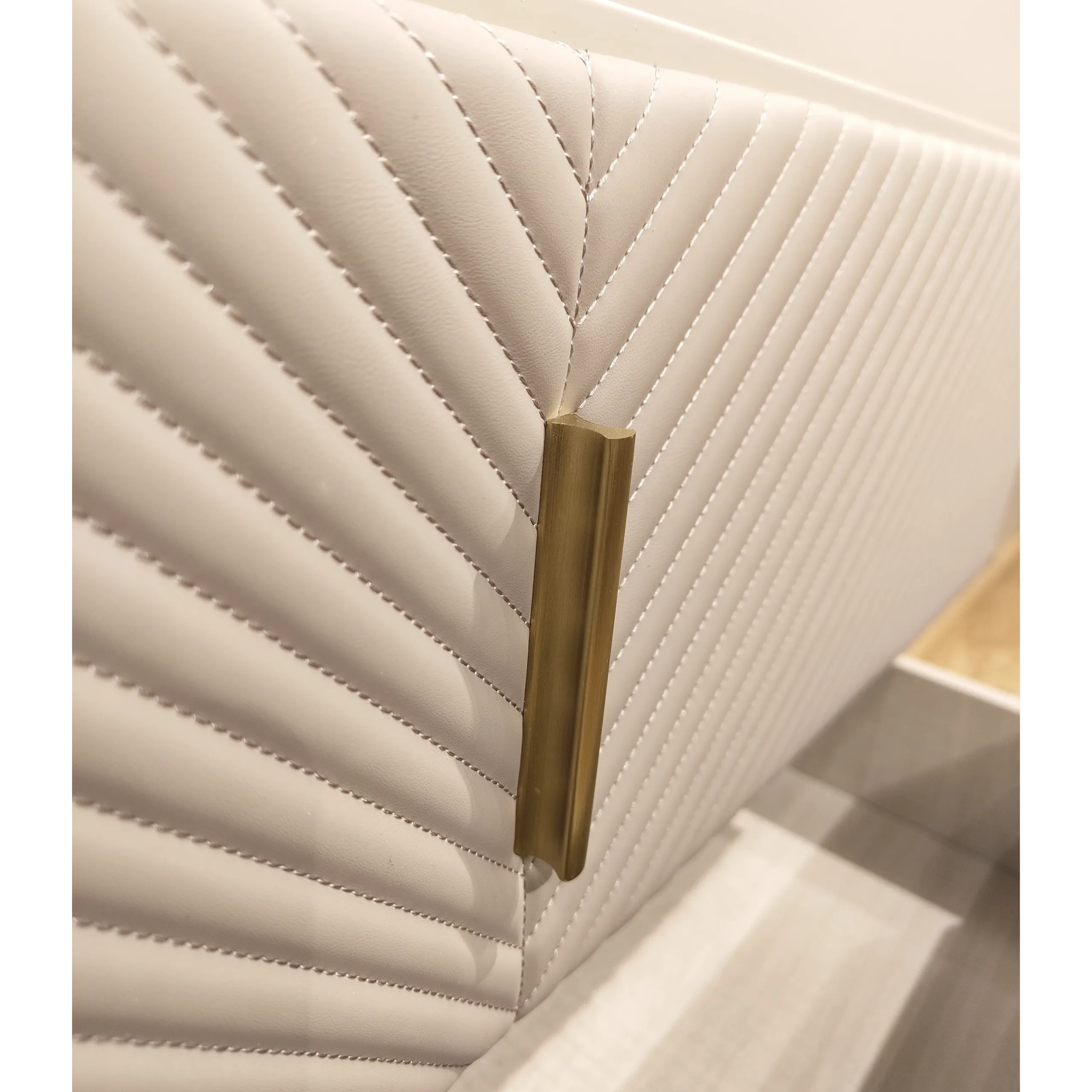 Vaisley Wardrobe SWATCH 2 United Furniture