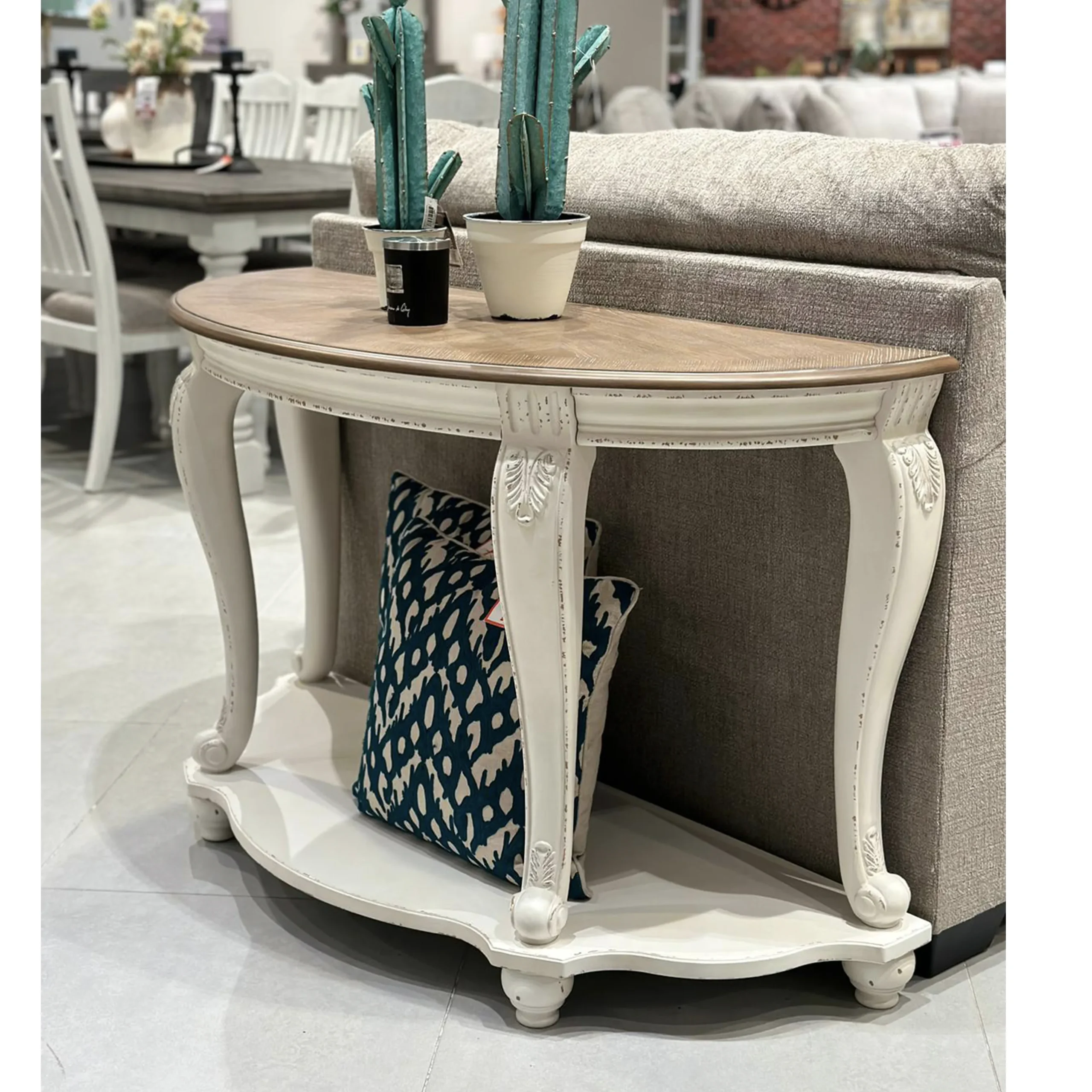 Realyn Sofa Table Bg United Furniture