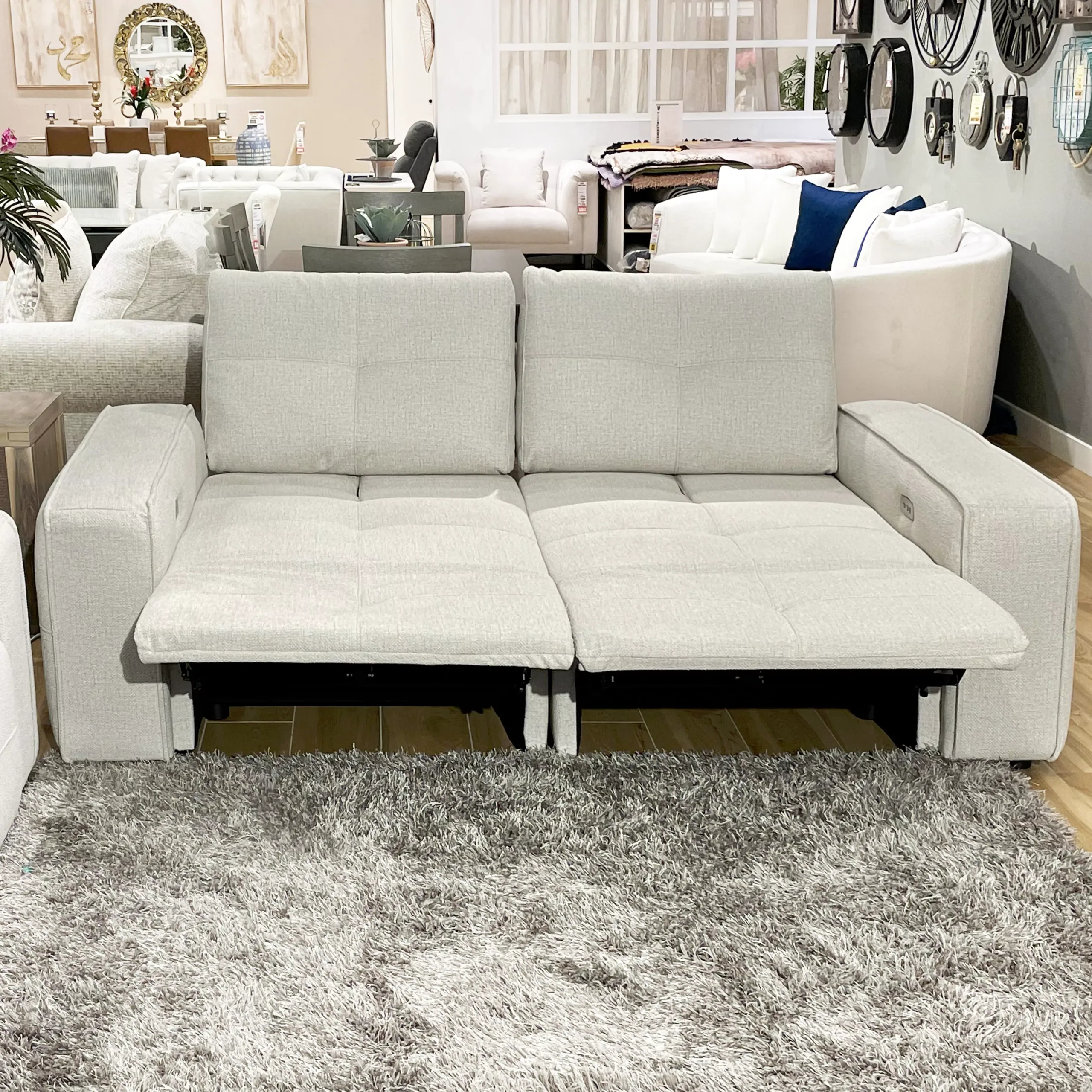 Alyeska 2seater United Furniture