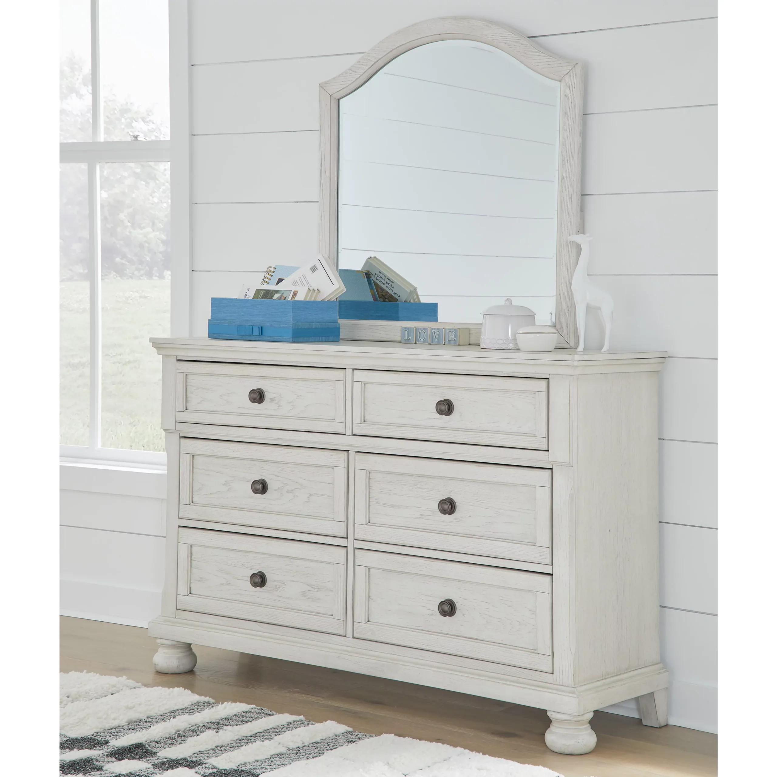 Robbinsdale Dresser United Furniture