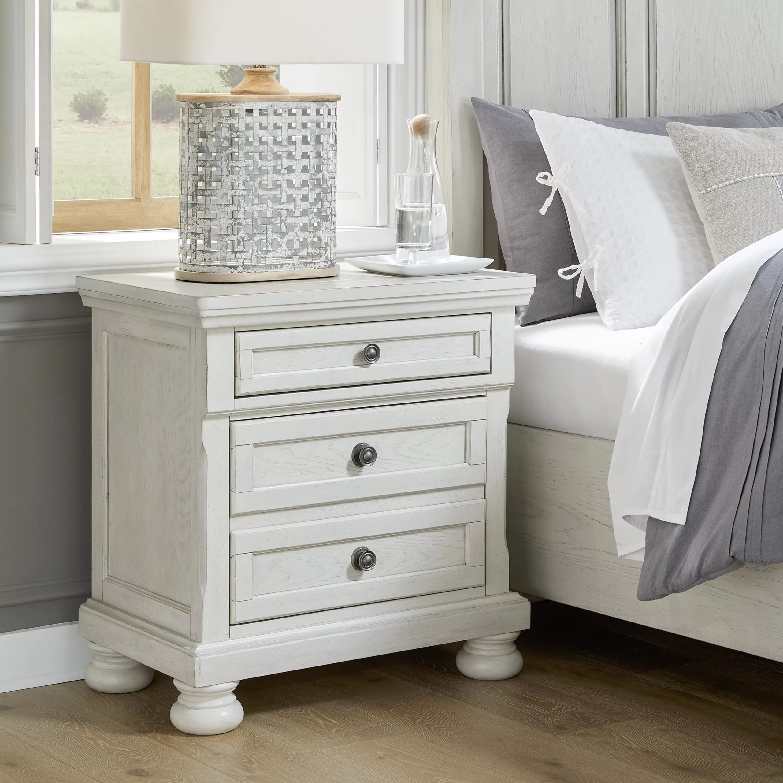 Robbinsdale Night Stand United Furniture