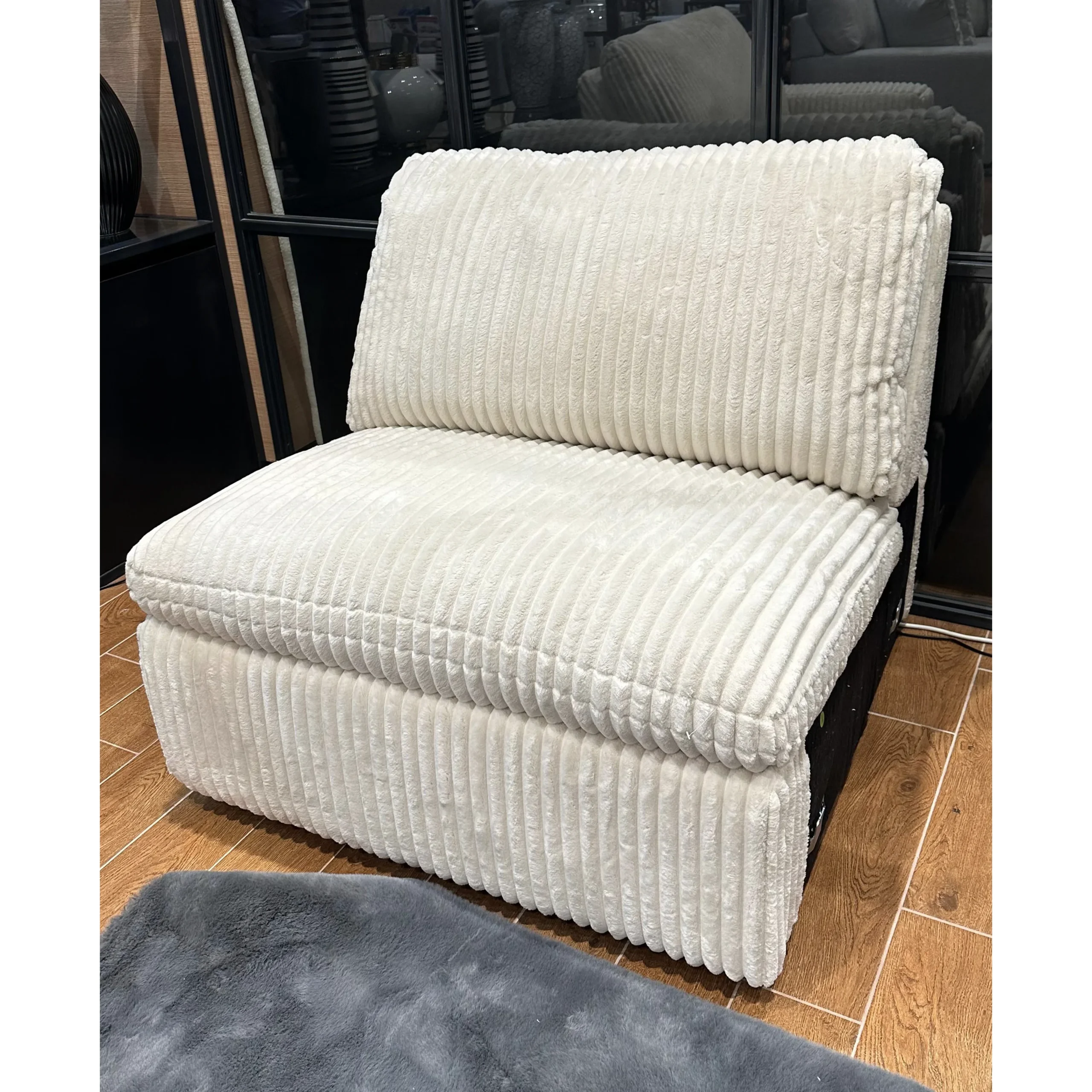 Hester Armless Chair 1 United Furniture