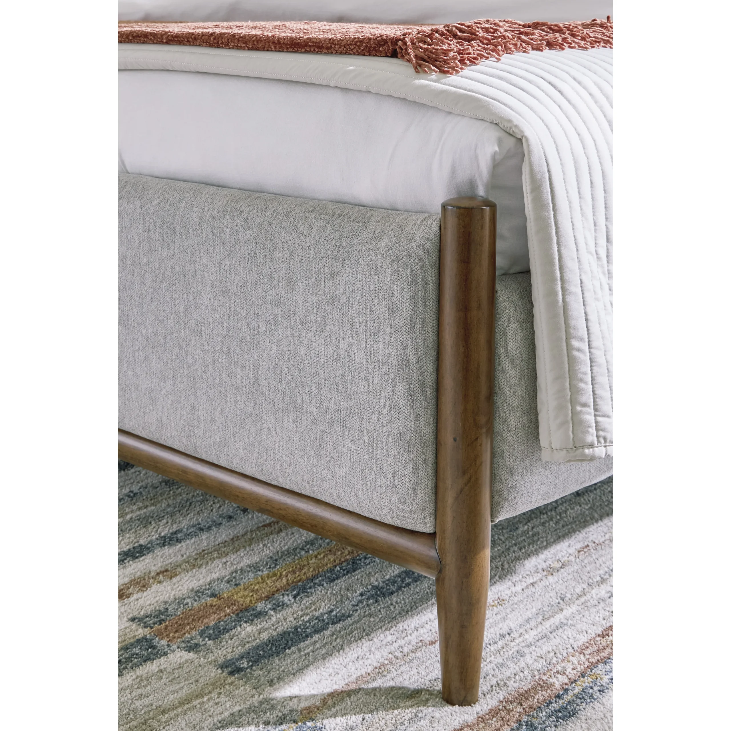 Lyncott Bed 3 United Furniture