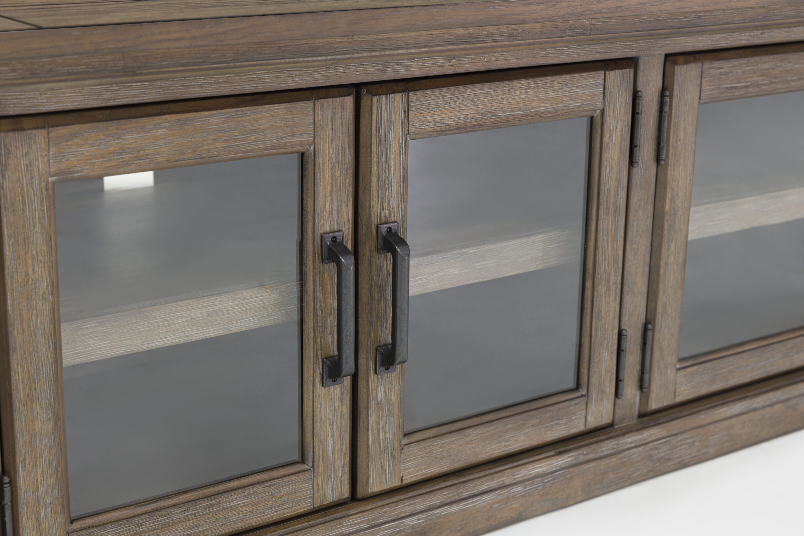 W5776 20 HANDLE DETAIL SW United Furniture