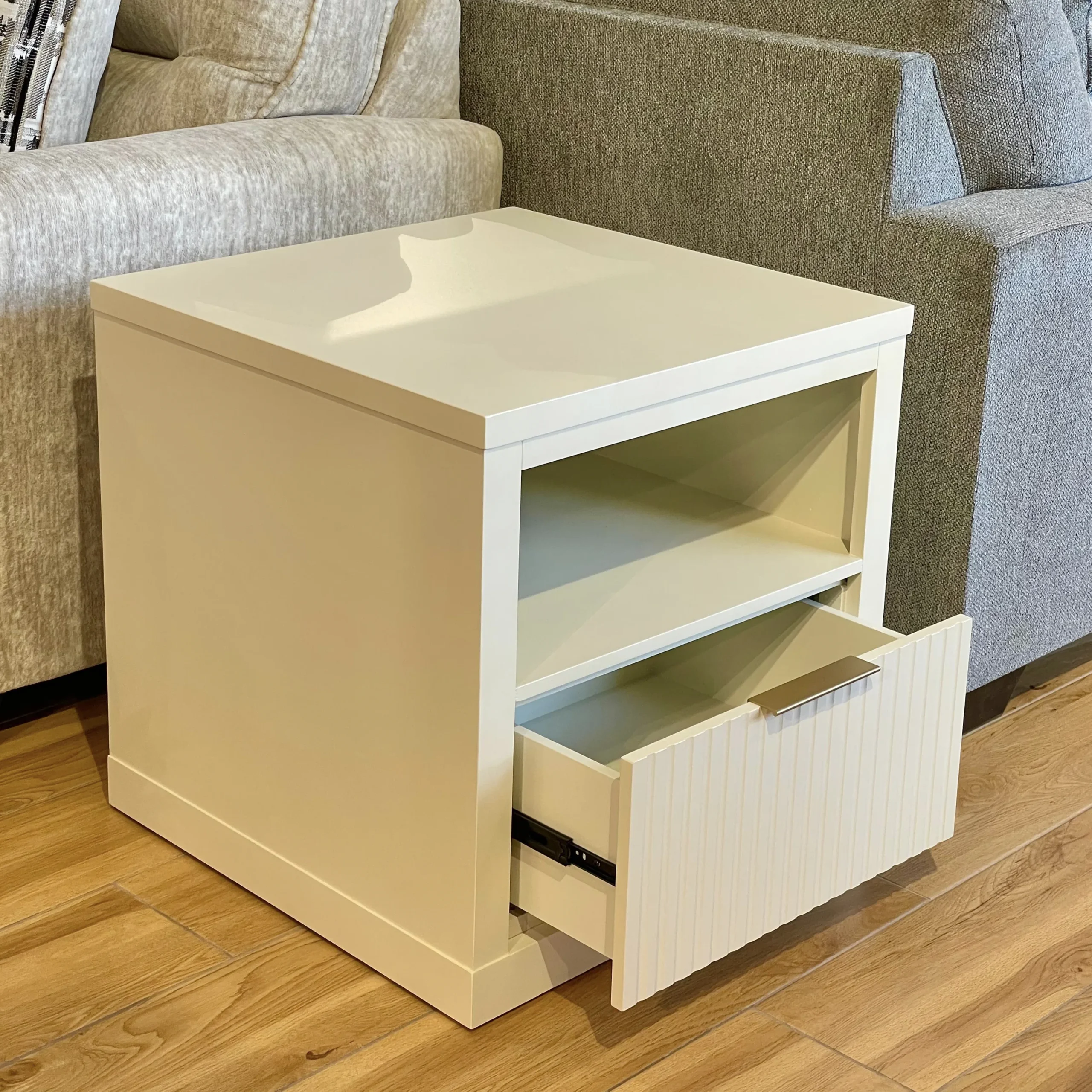 Flute End Table 1 United Furniture