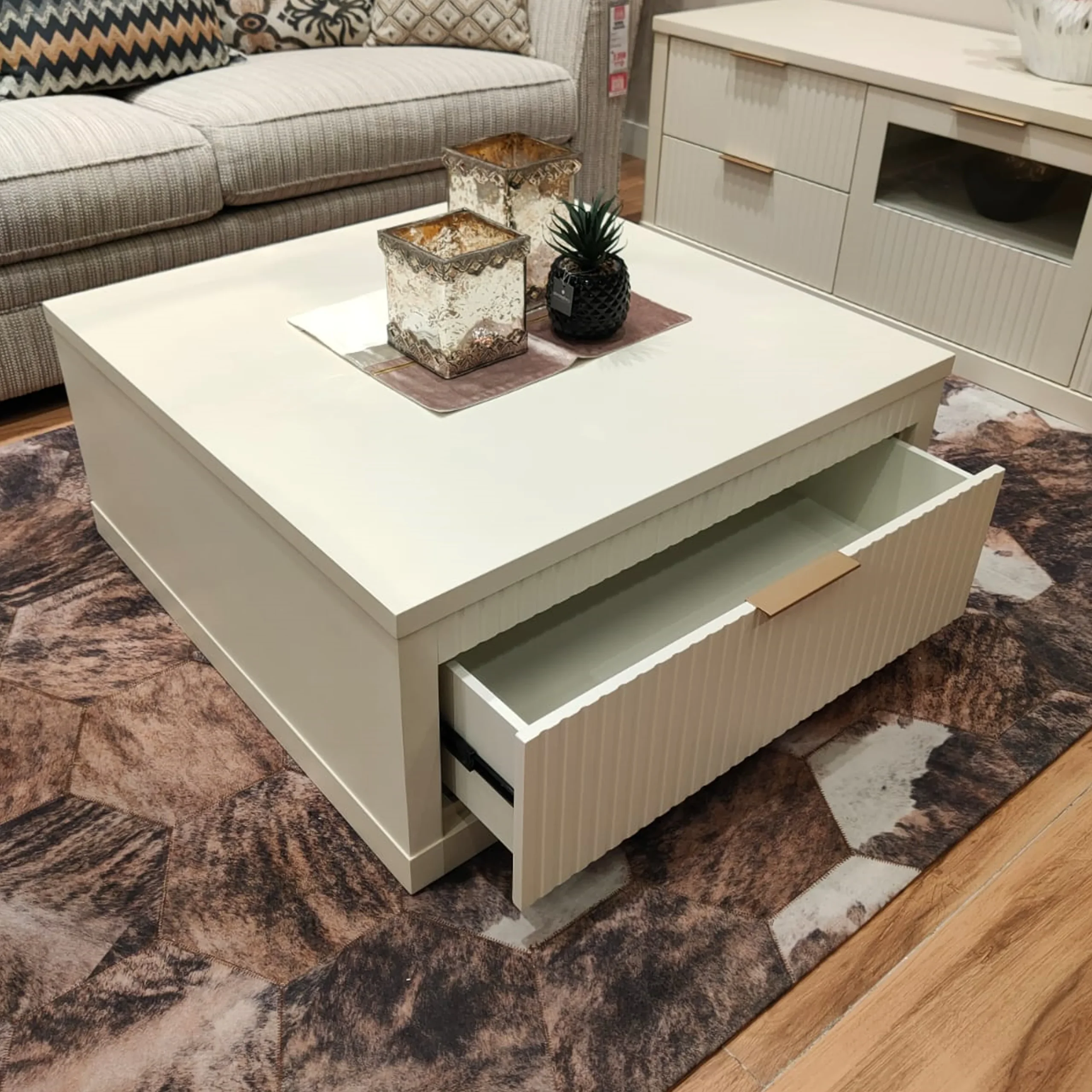 Flute Square Coffeetable United Furniture