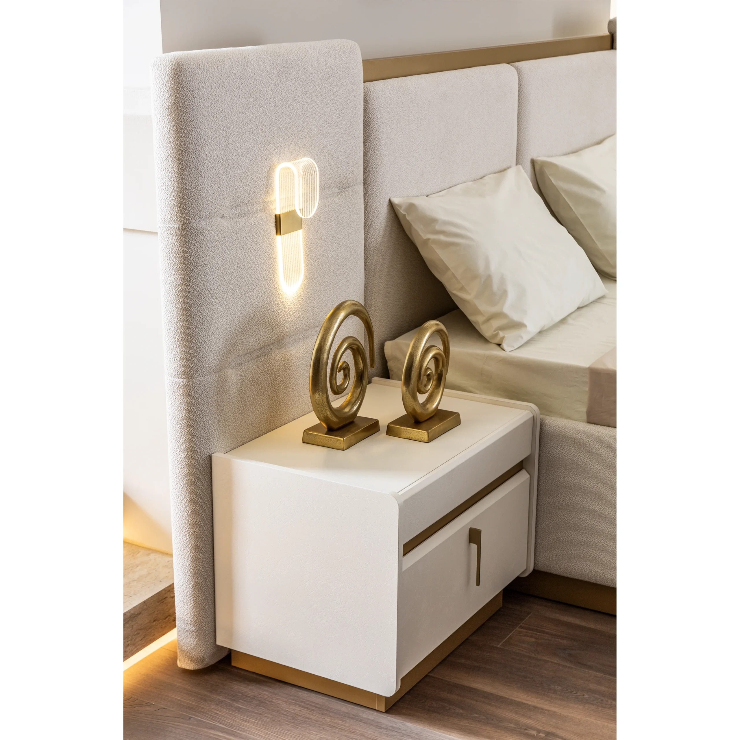 Loren King Bed 2 United Furniture