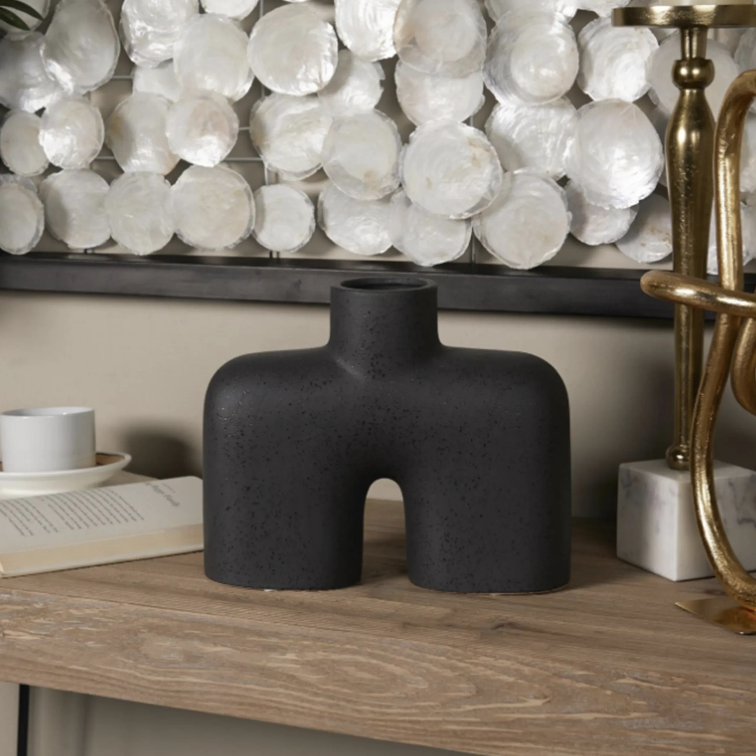 524110011733 1 United Furniture