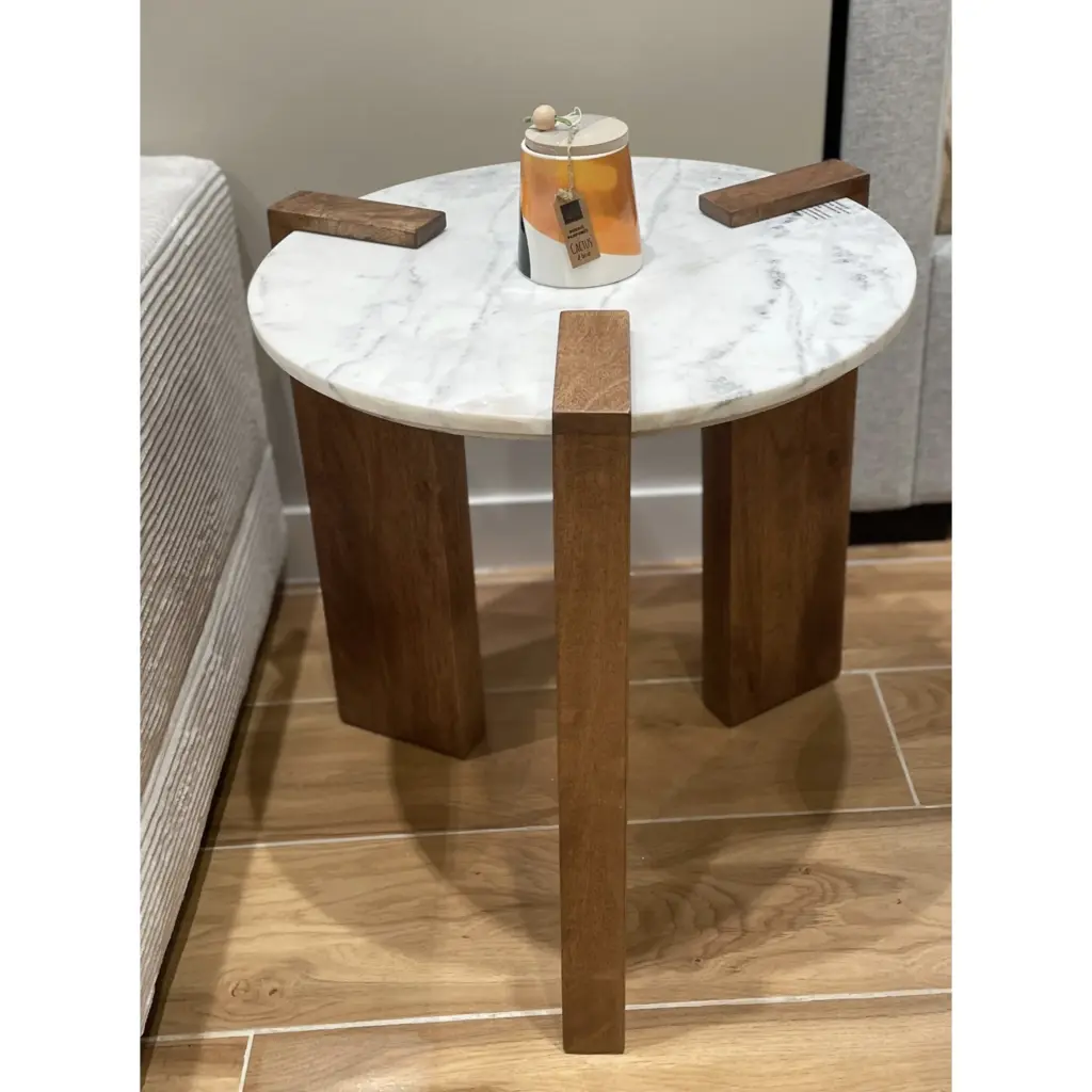 Isanti End Table Dis United Furniture
