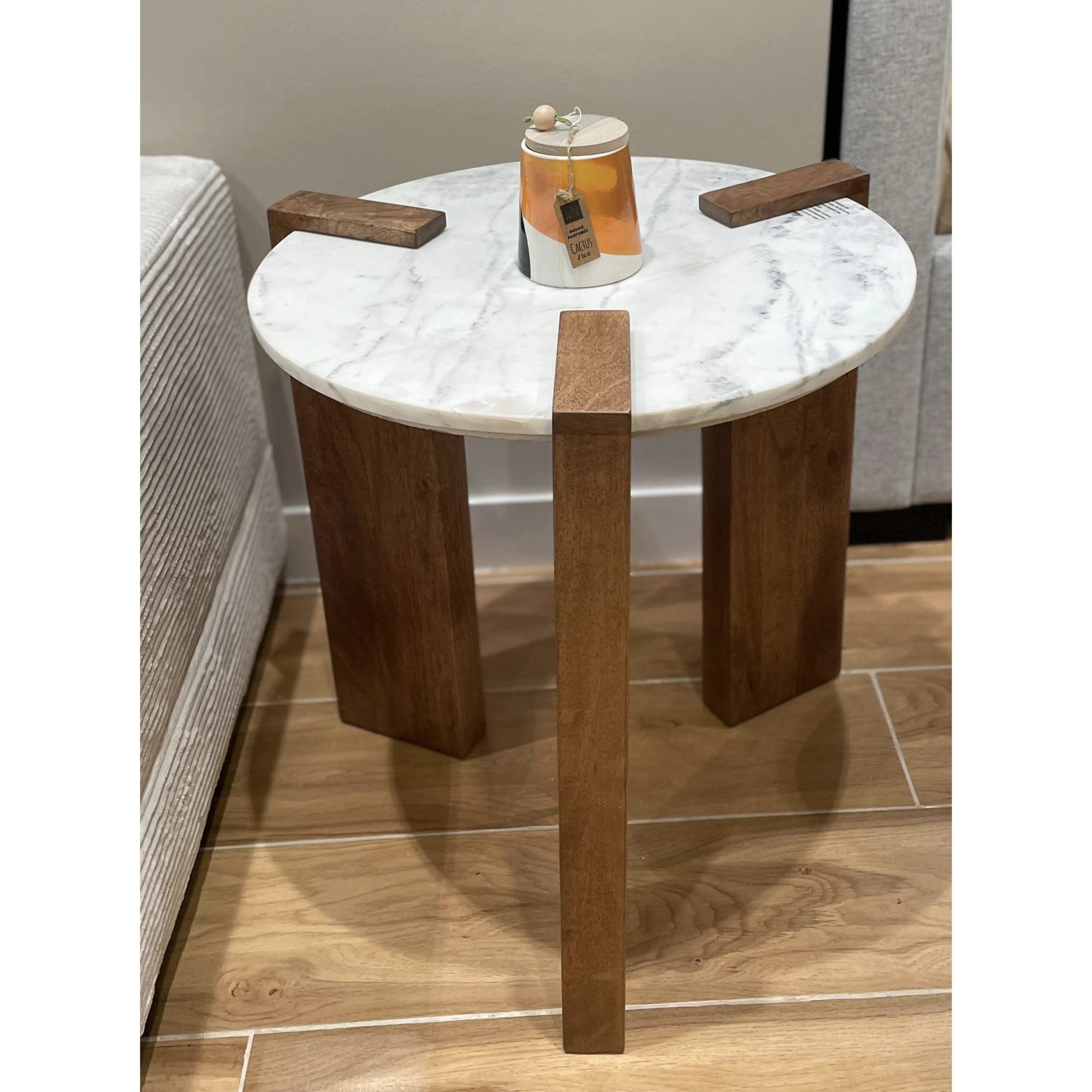 Isanti End Table Dis United Furniture