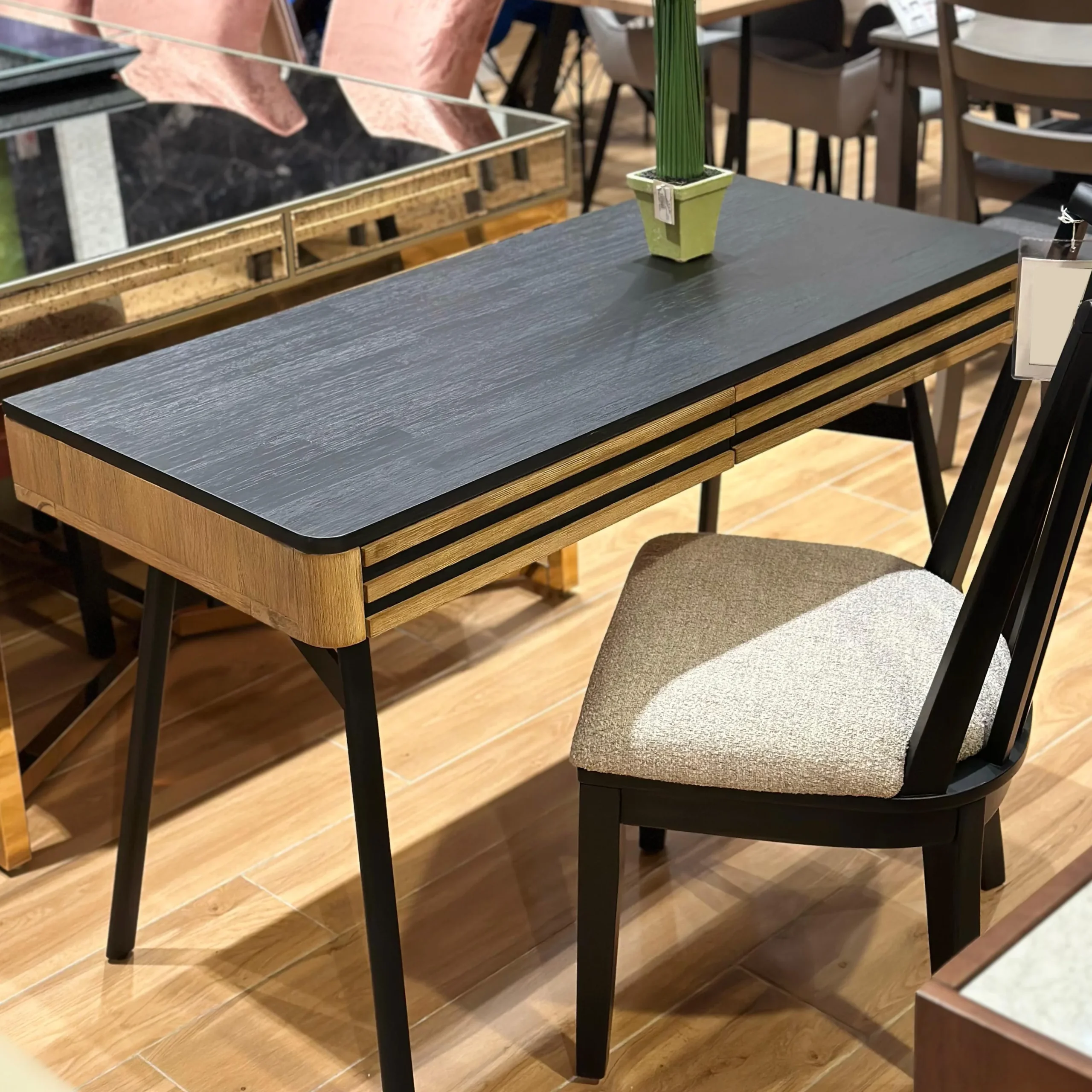 Divena Desck Bg United Furniture