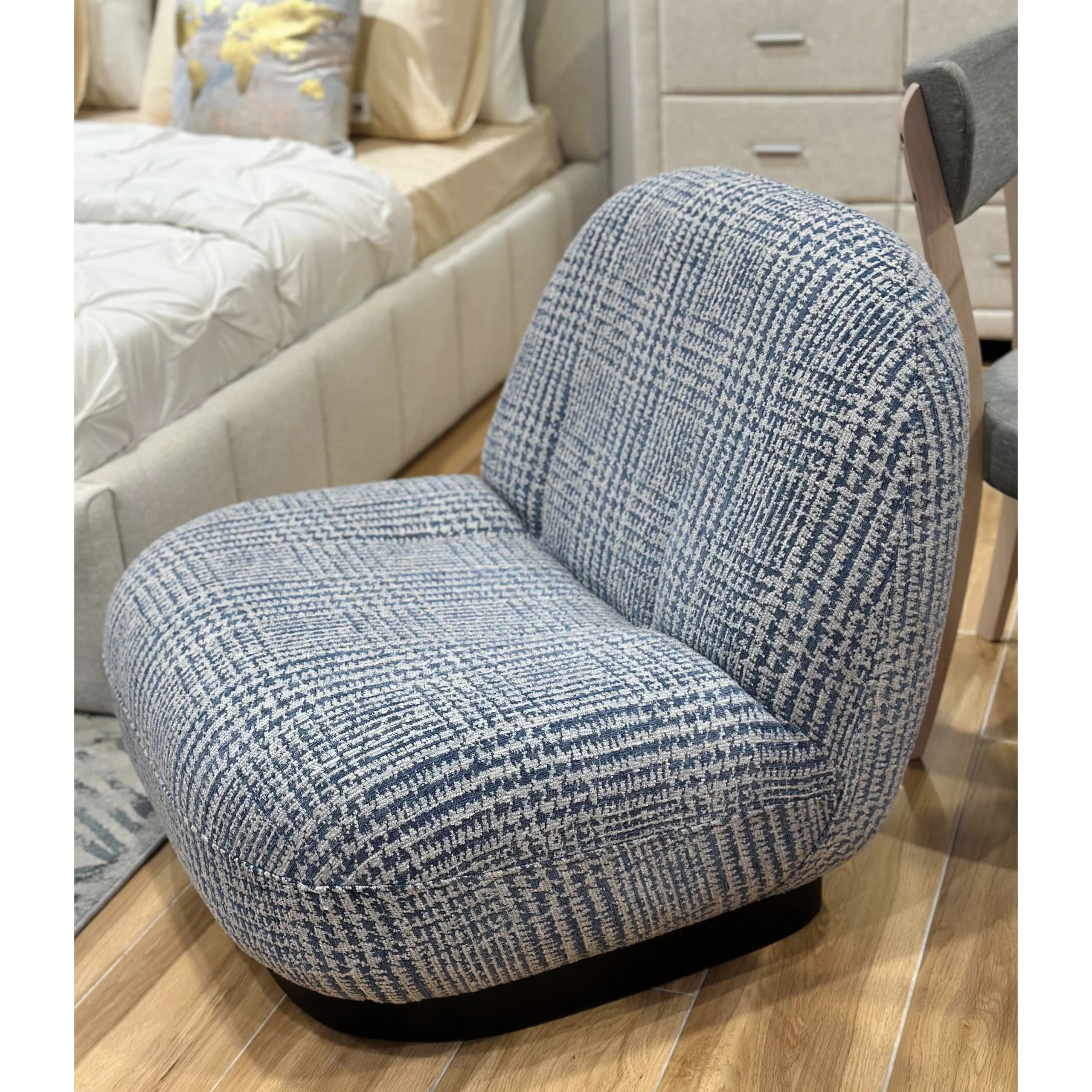 Streep Accent Chair Blue Dis United Furniture