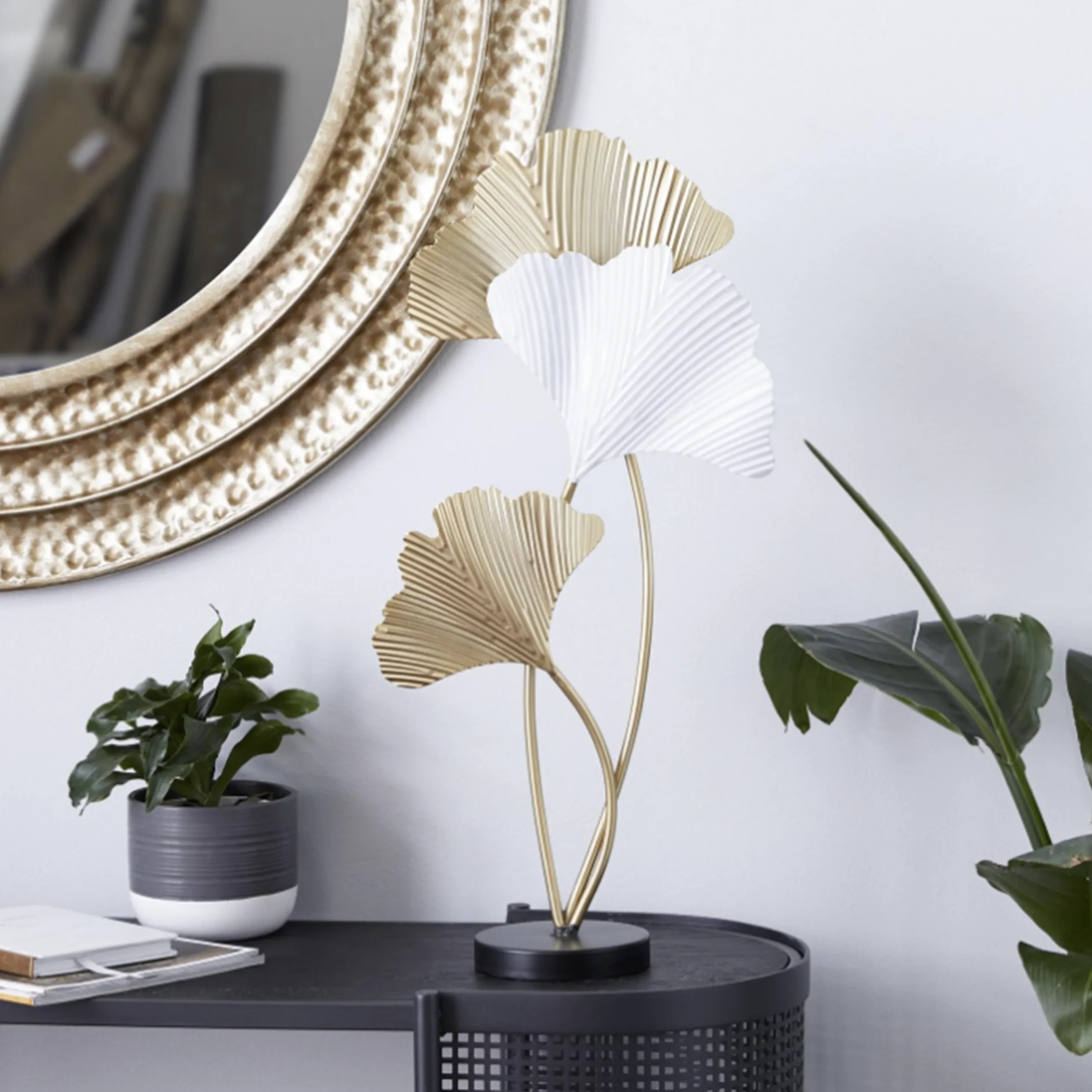 524140016431 1 United Furniture