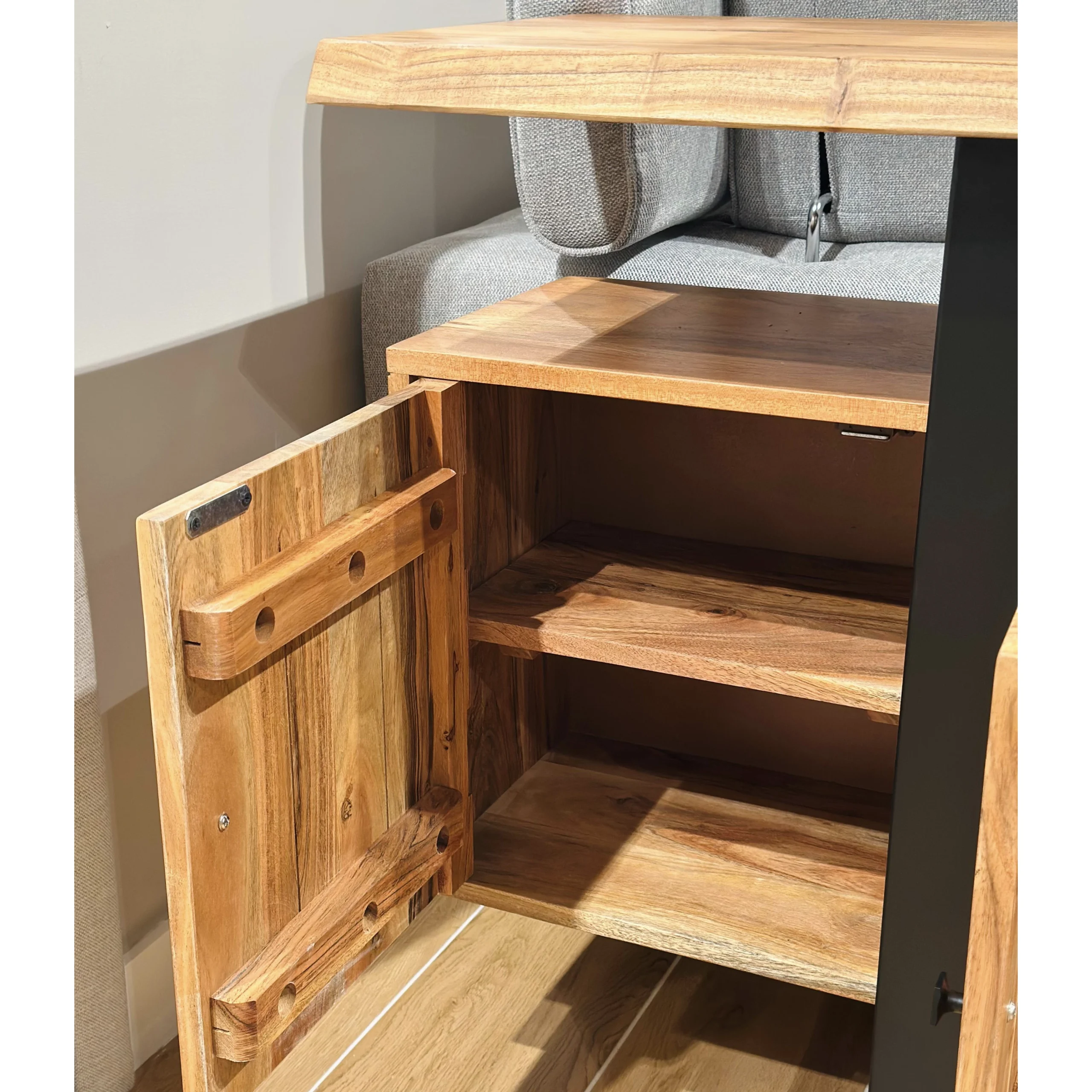 Woody Sideboard Swatch United Furniture