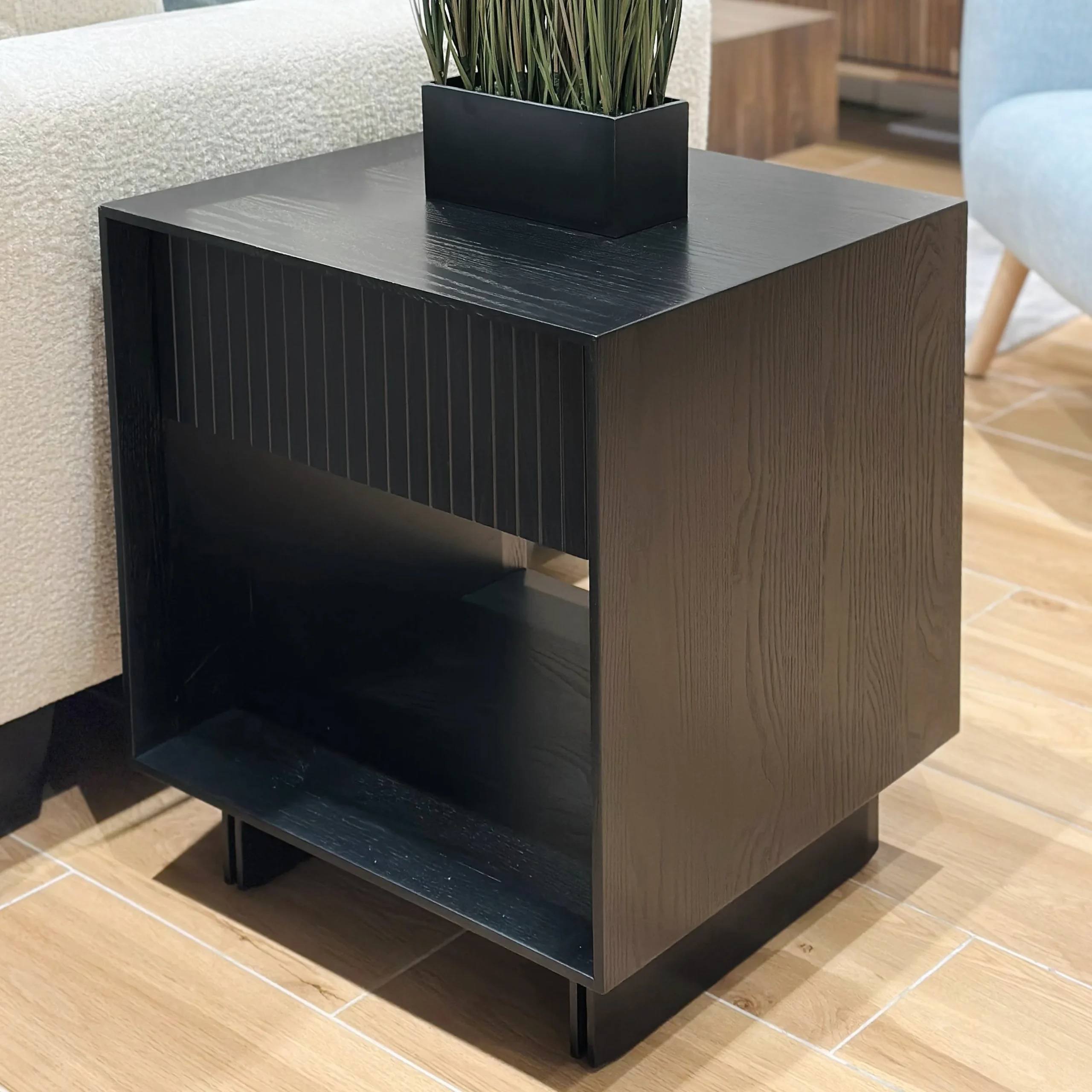Daz End Table Black United Furniture