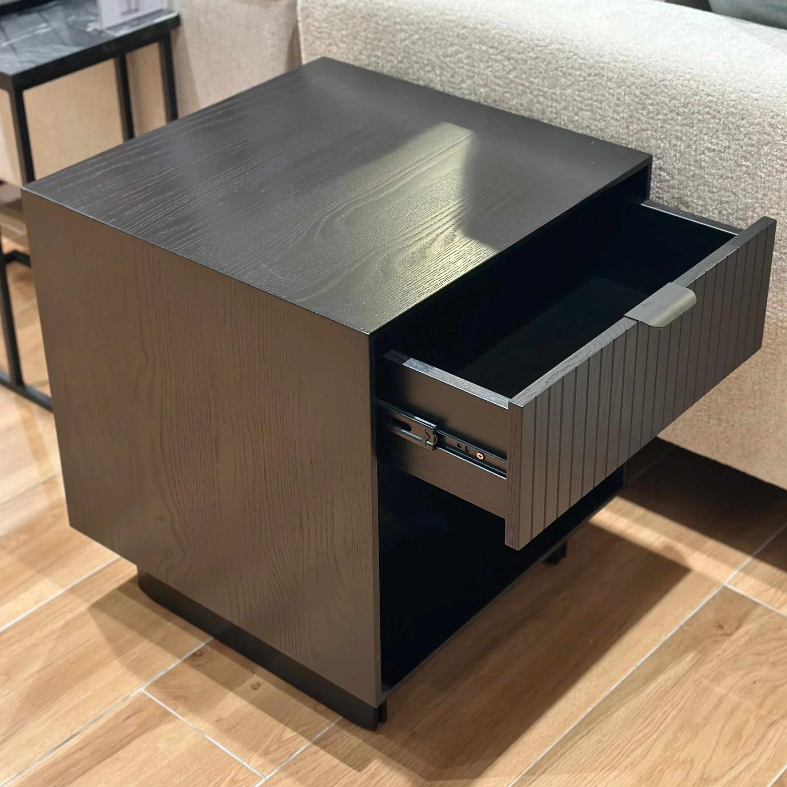 Daz End Table Black 1 United Furniture