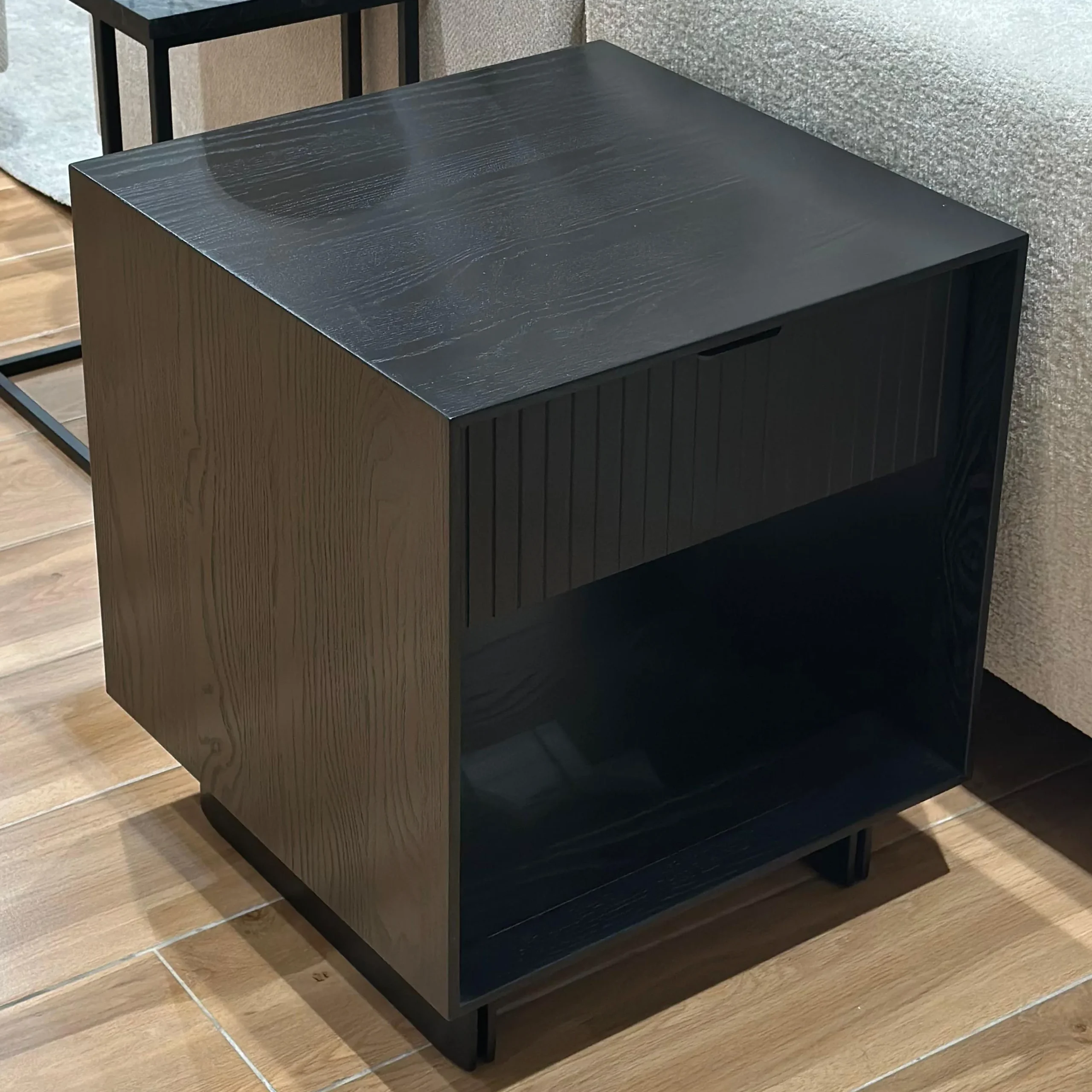 Daz End Table Black 2 United Furniture