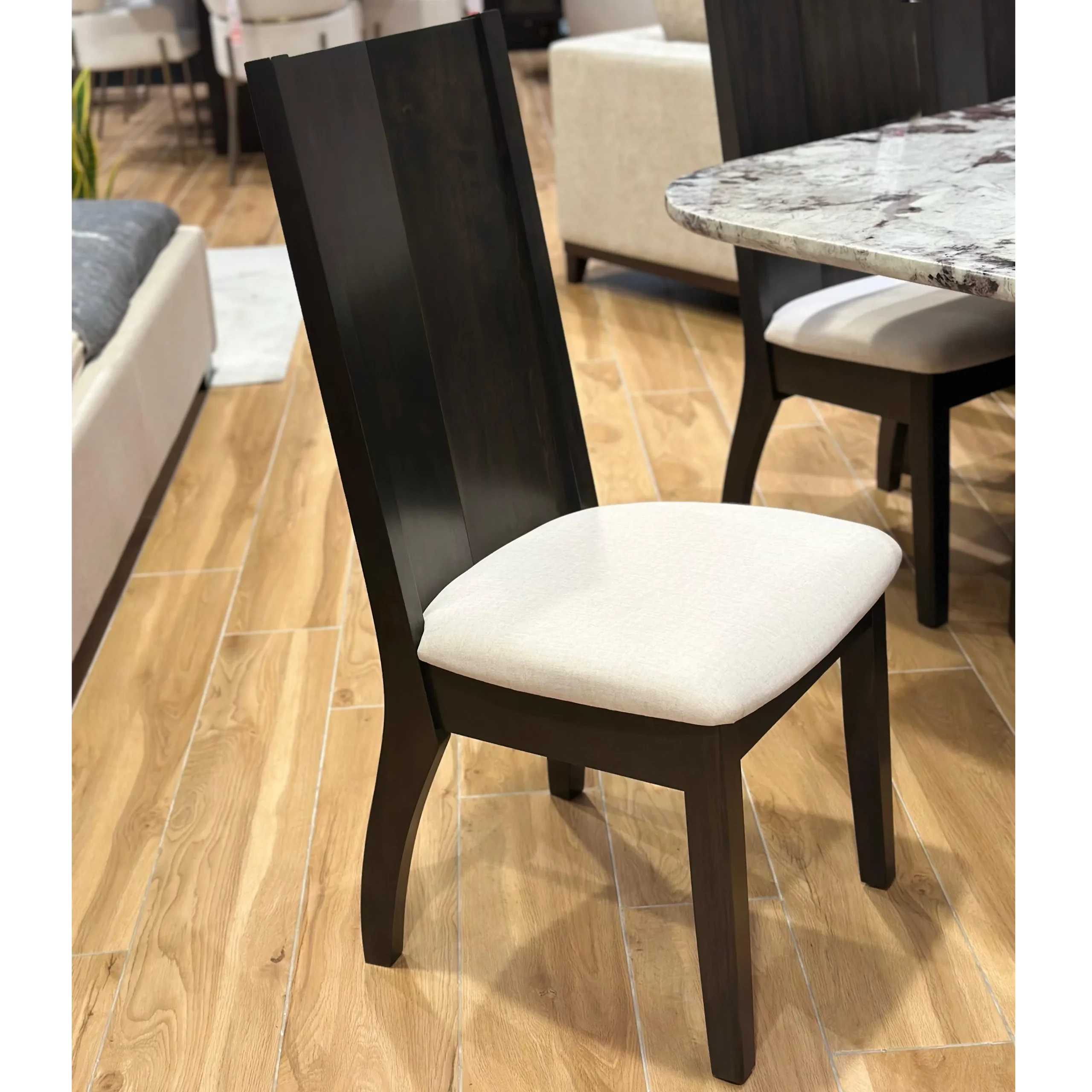 Imperial Chair 1 United Furniture