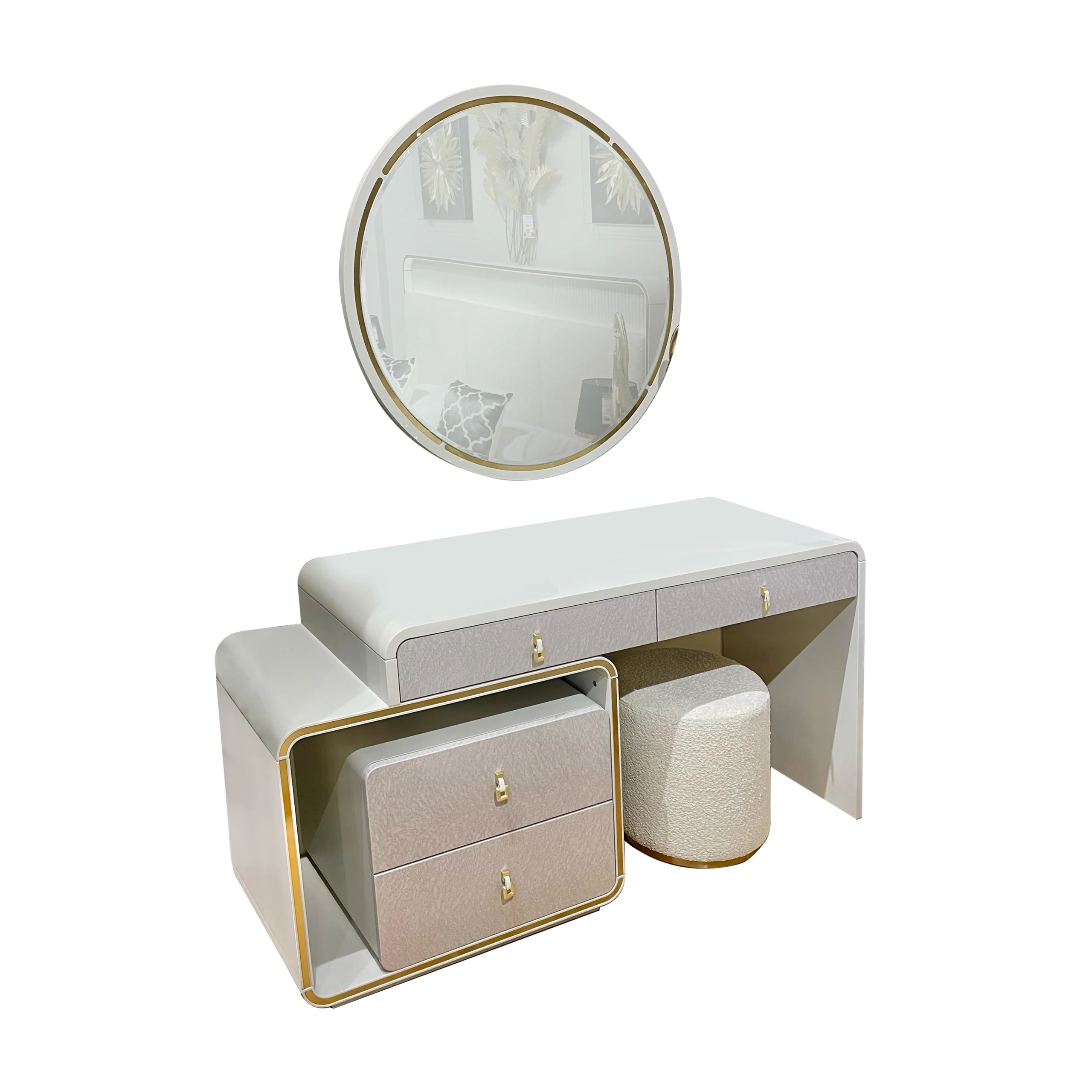 Sandra Dresser Mirror A United Furniture