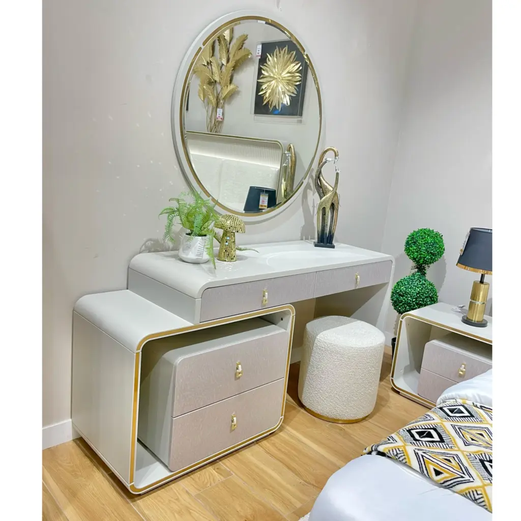 Sandra Dresser Mirror B United Furniture