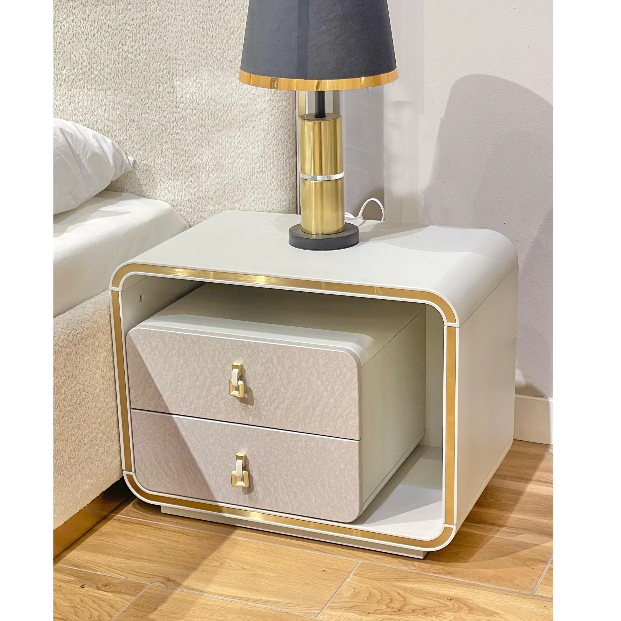 Sandra Night Stand C United Furniture