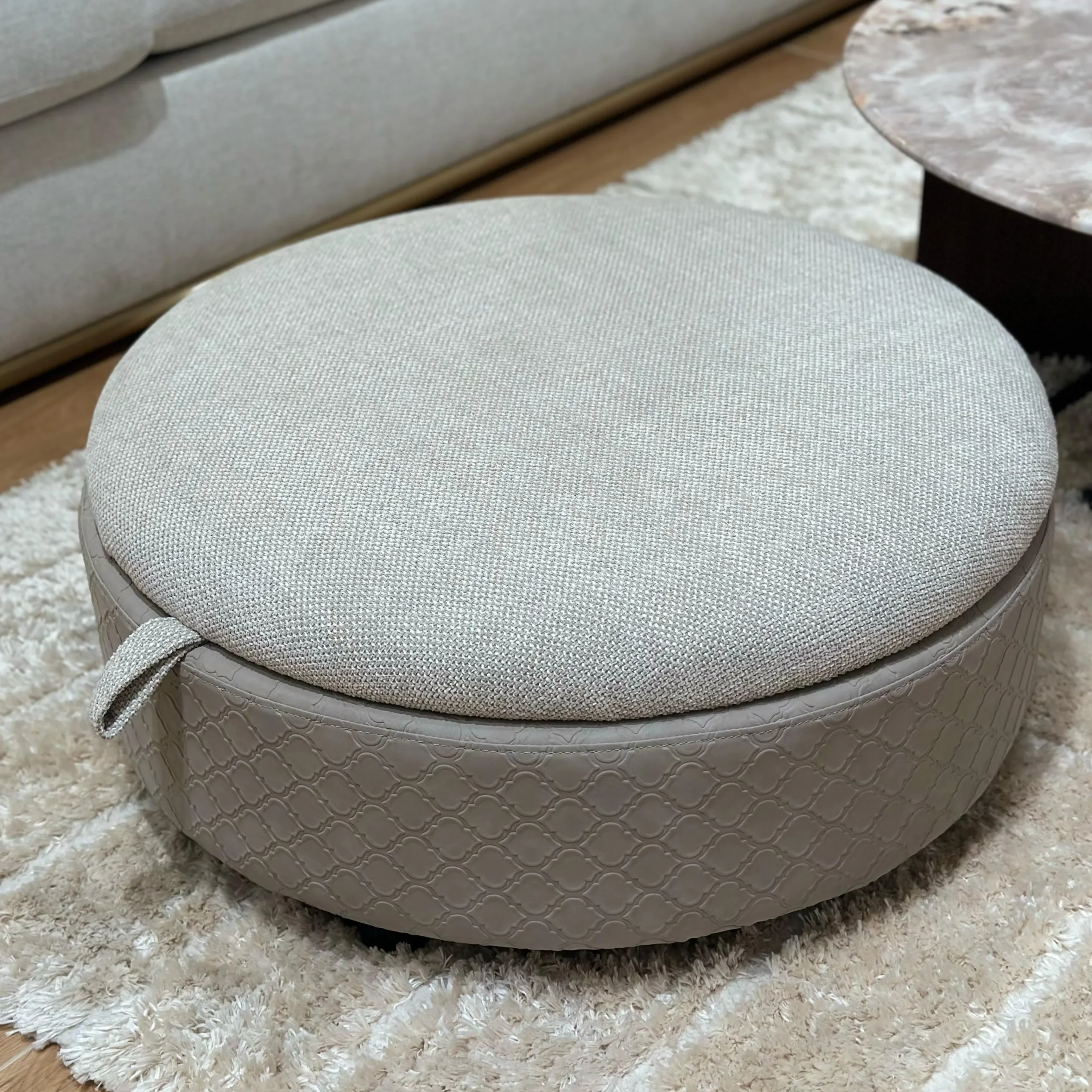 Sublimo Round End Table 1 United Furniture