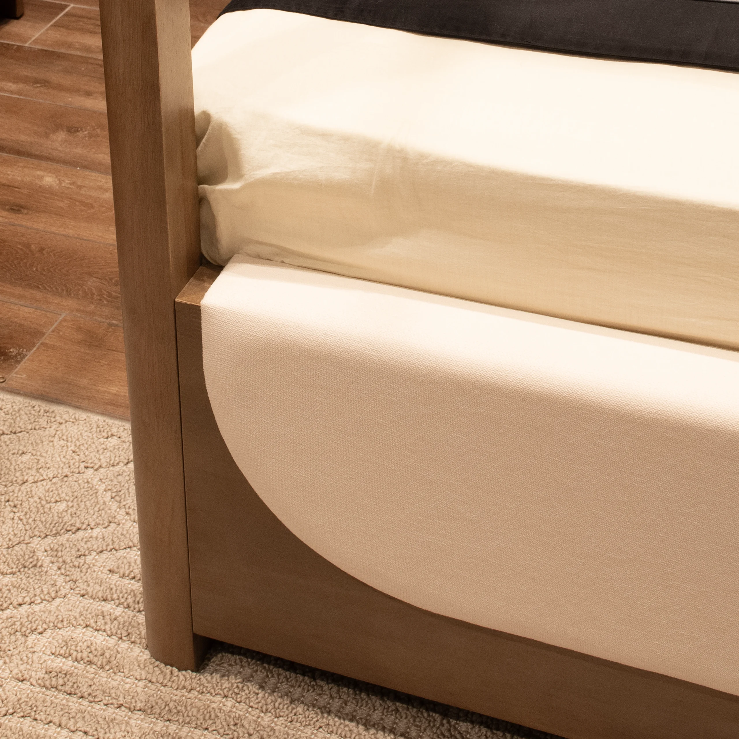 Cassandra Bed Swatch D United Furniture