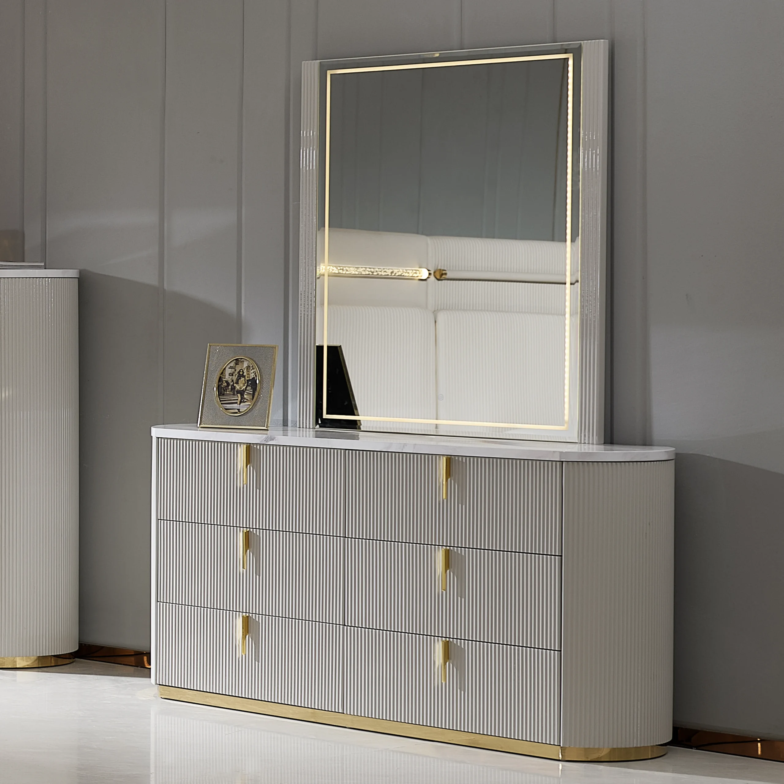 Sarmina Dresser United Furniture