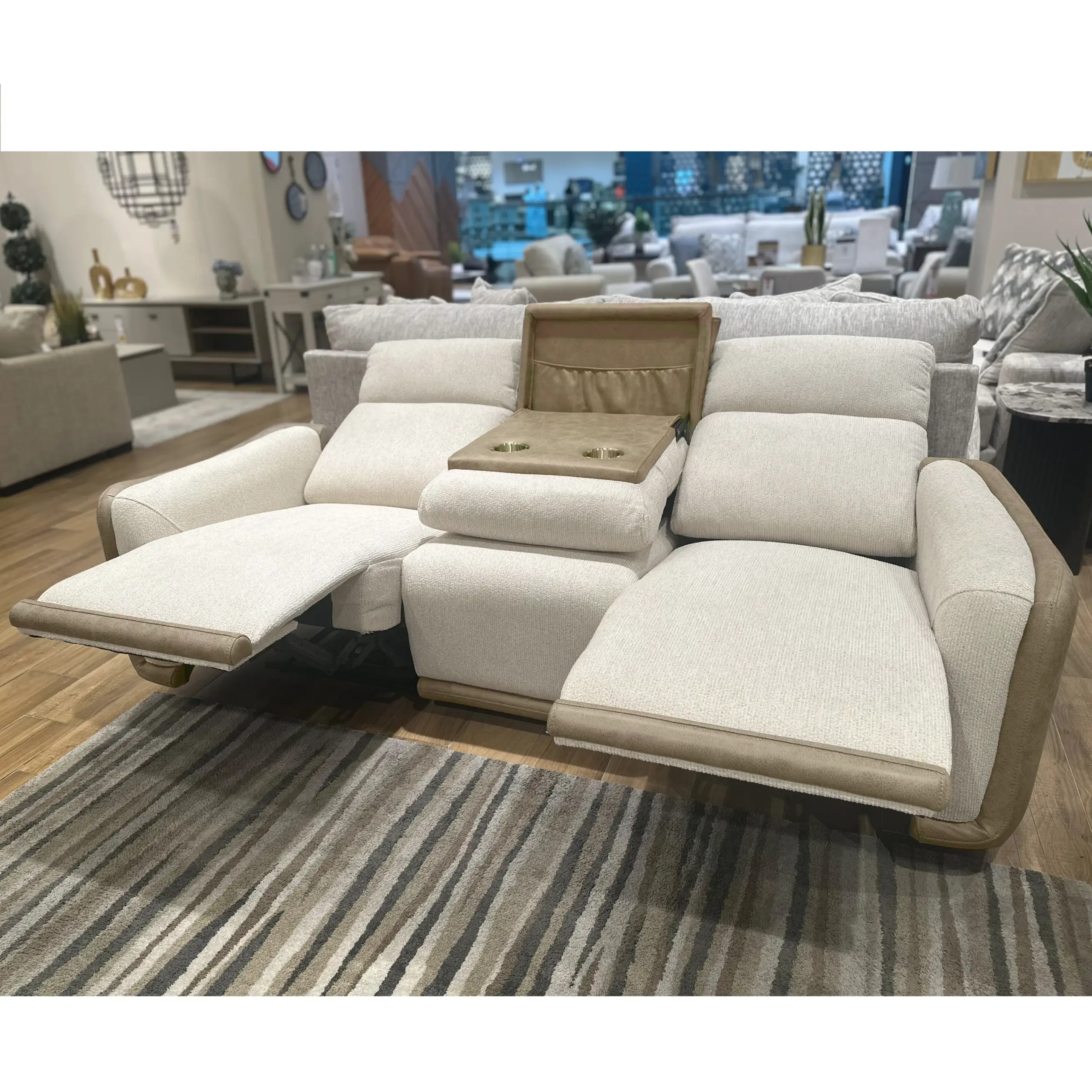 Brandon 3seater 6 United Furniture