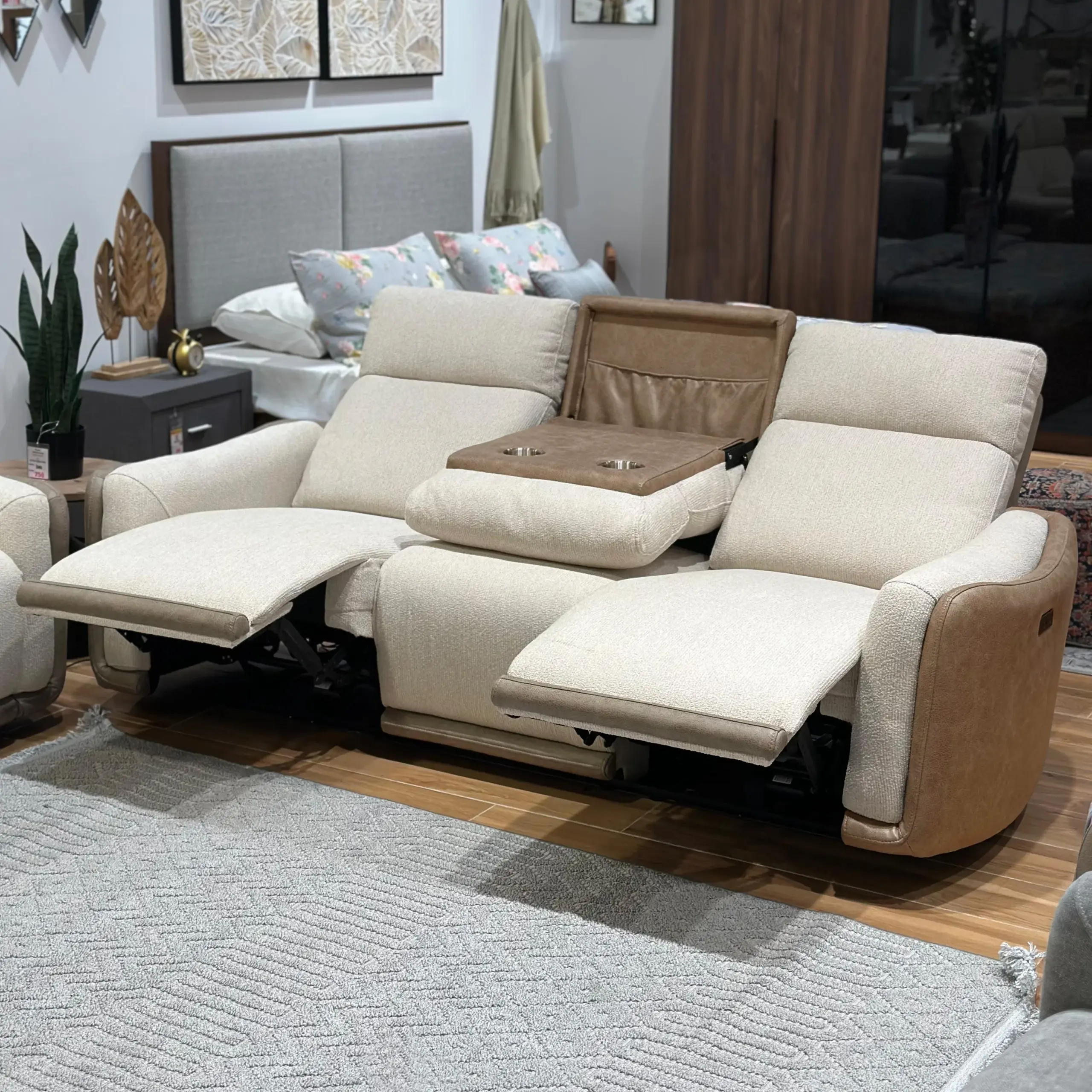 Brandon 3seater 7 United Furniture
