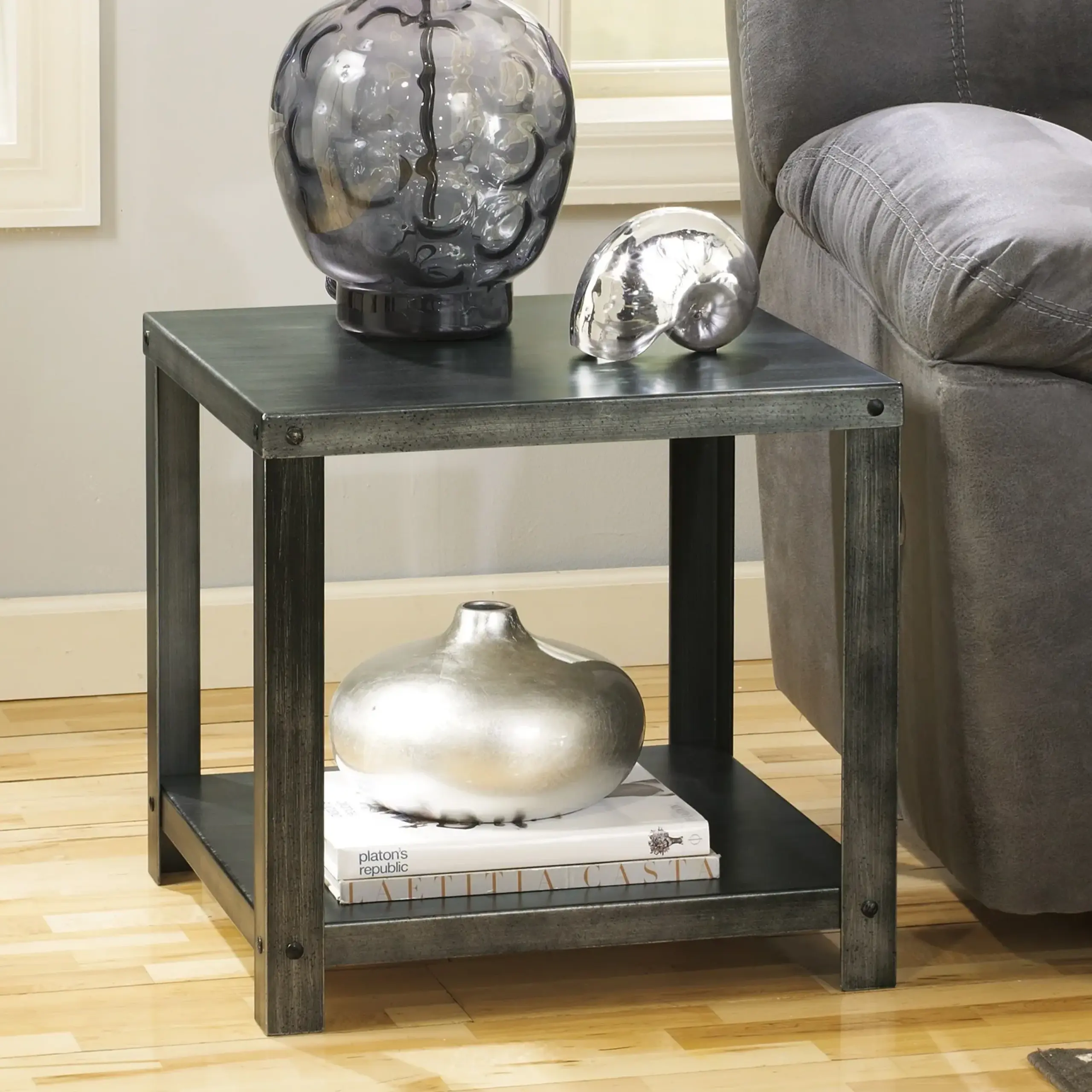 Hatney End Table 1 United Furniture