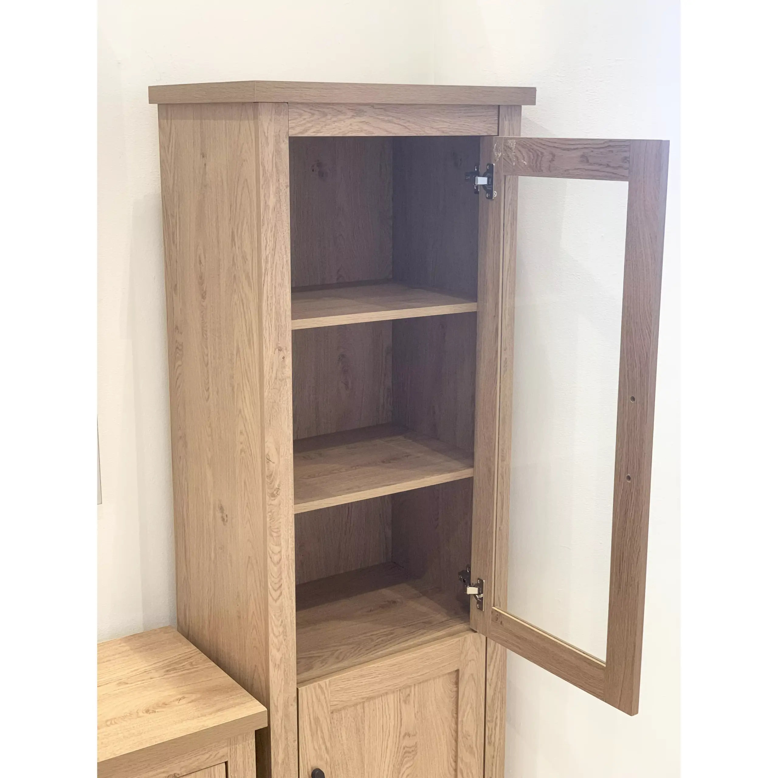 Fortworth Right Display Cabinet Bg 2 United Furniture