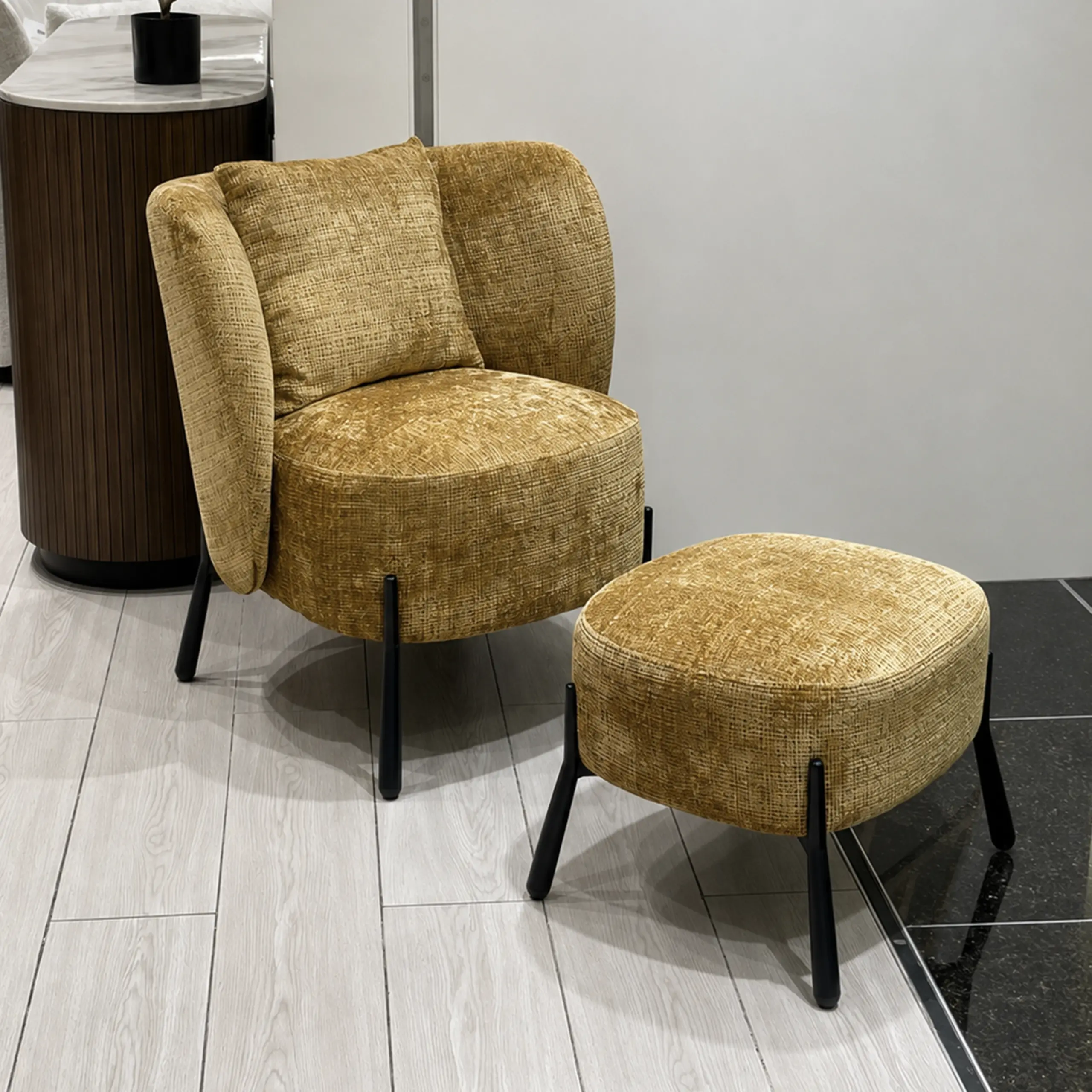 Brodie Accent Chair And Foot Rest Yellow Dis United Furniture