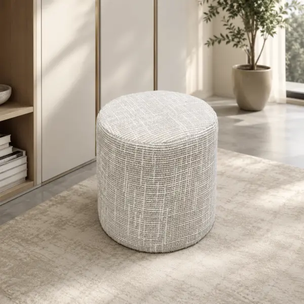Velar Pouf