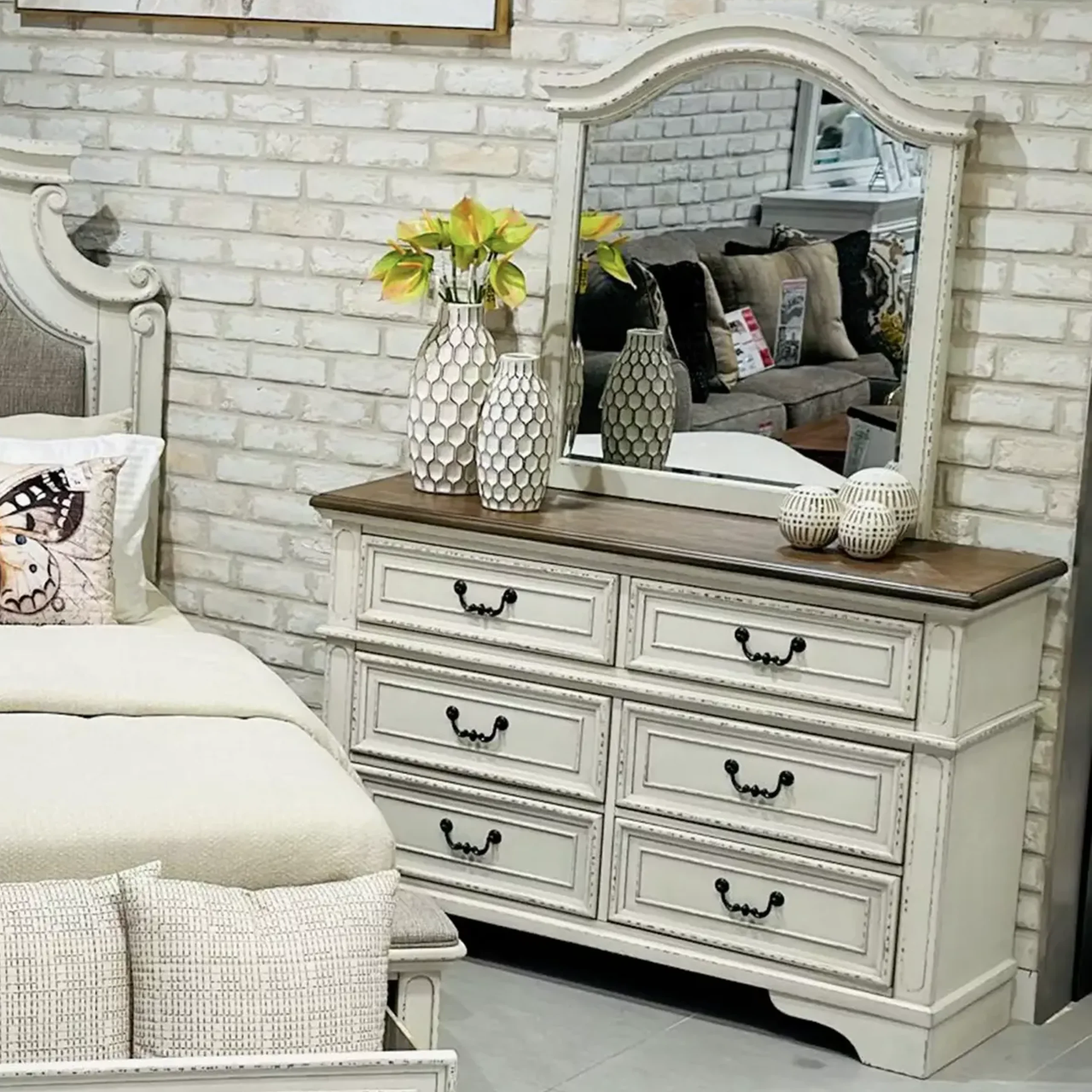 Realyn Dresser Scaled United Furniture